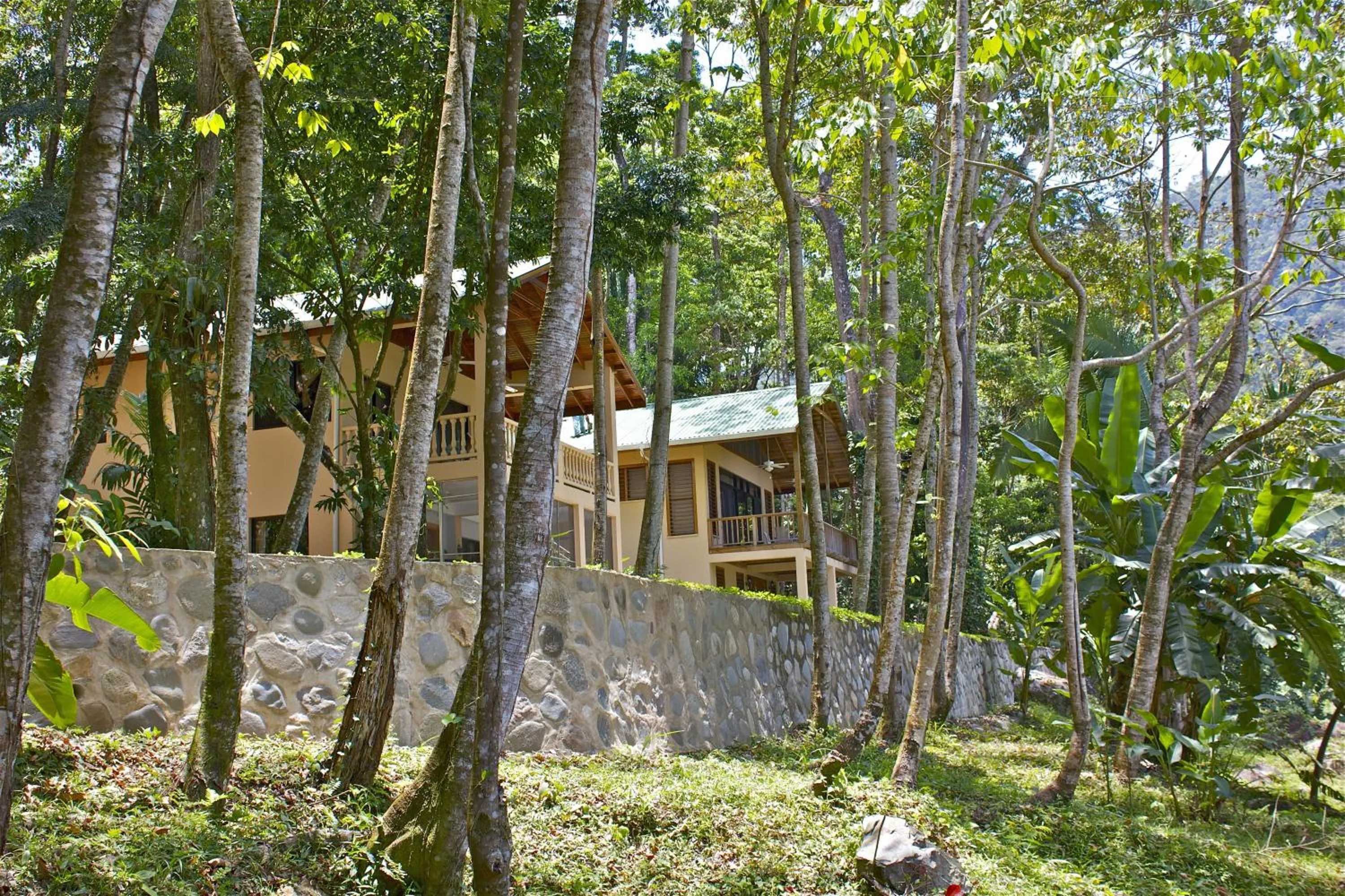 Facade/entrance in Villas Pico Bonito
