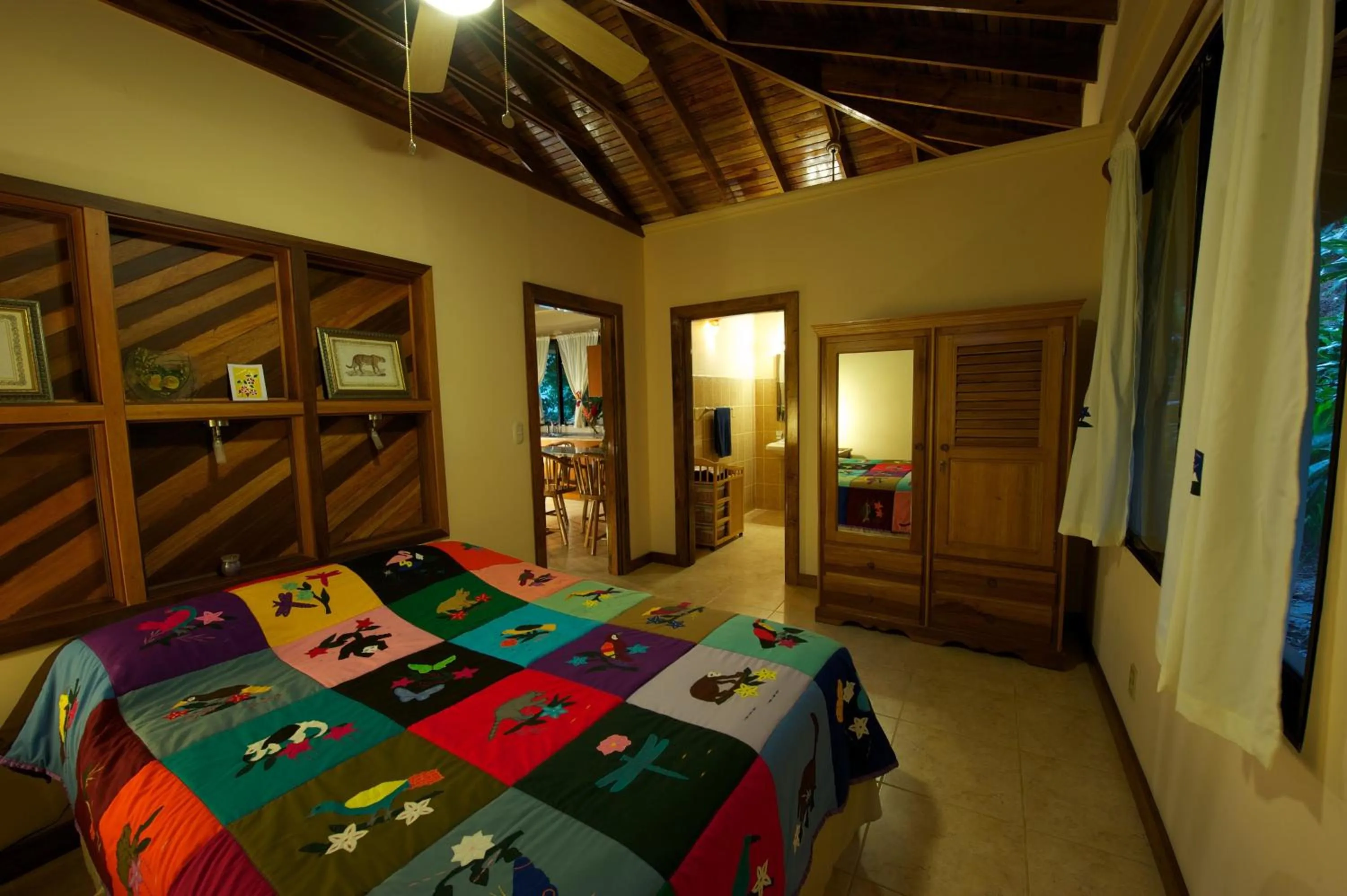 Photo of the whole room, Bed in Villas Pico Bonito