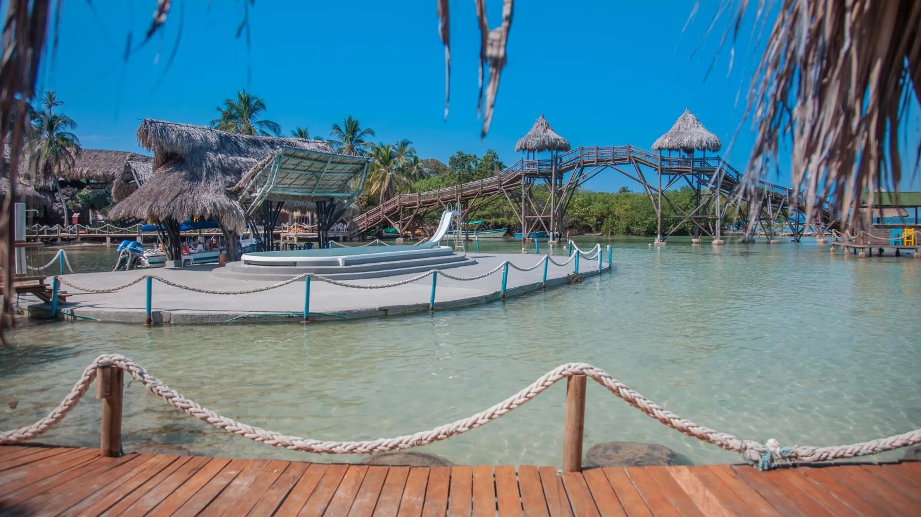 Swimming pool in Múcura Club Hotel