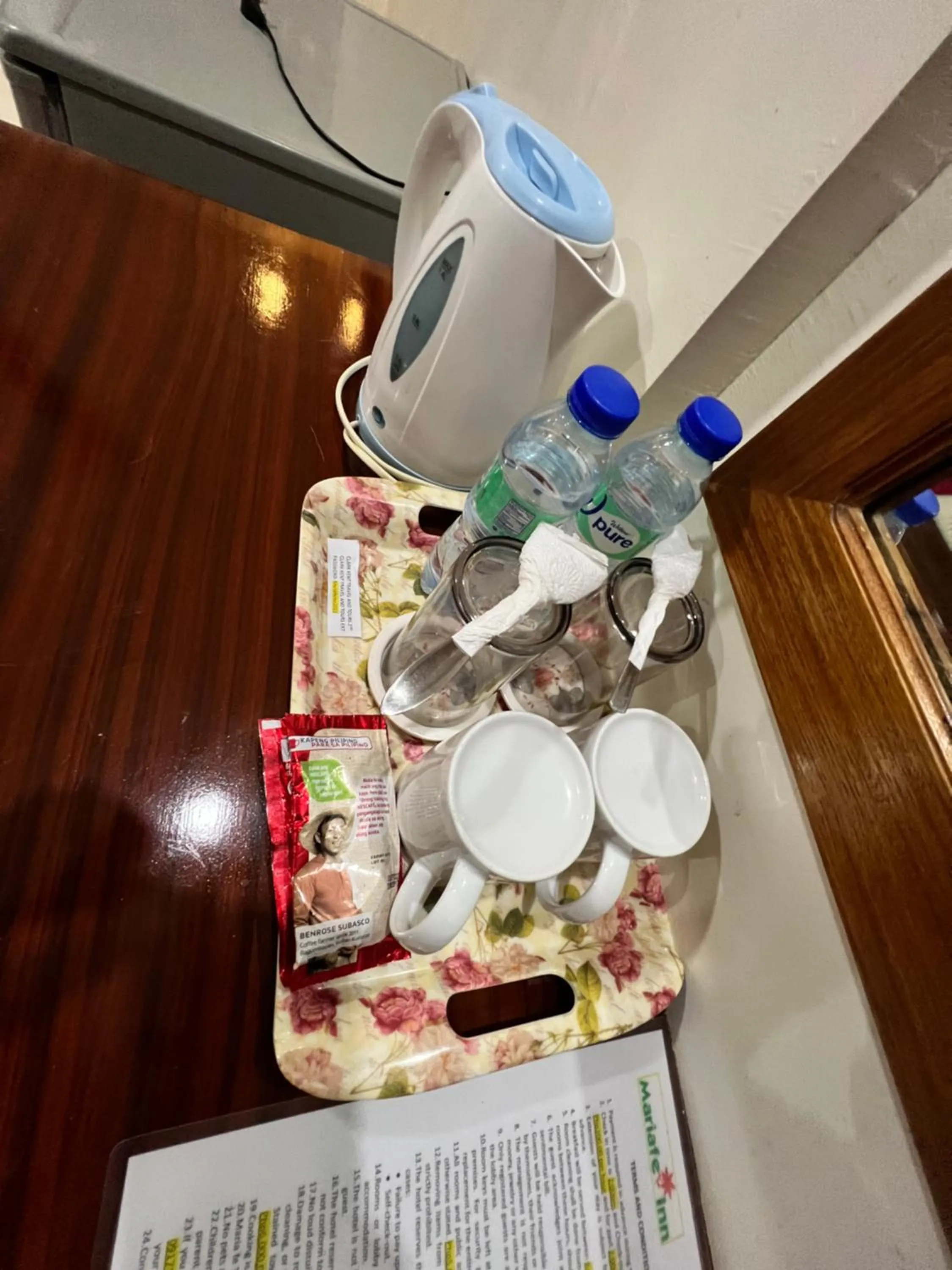 Coffee/tea facilities in Mariafe Inn