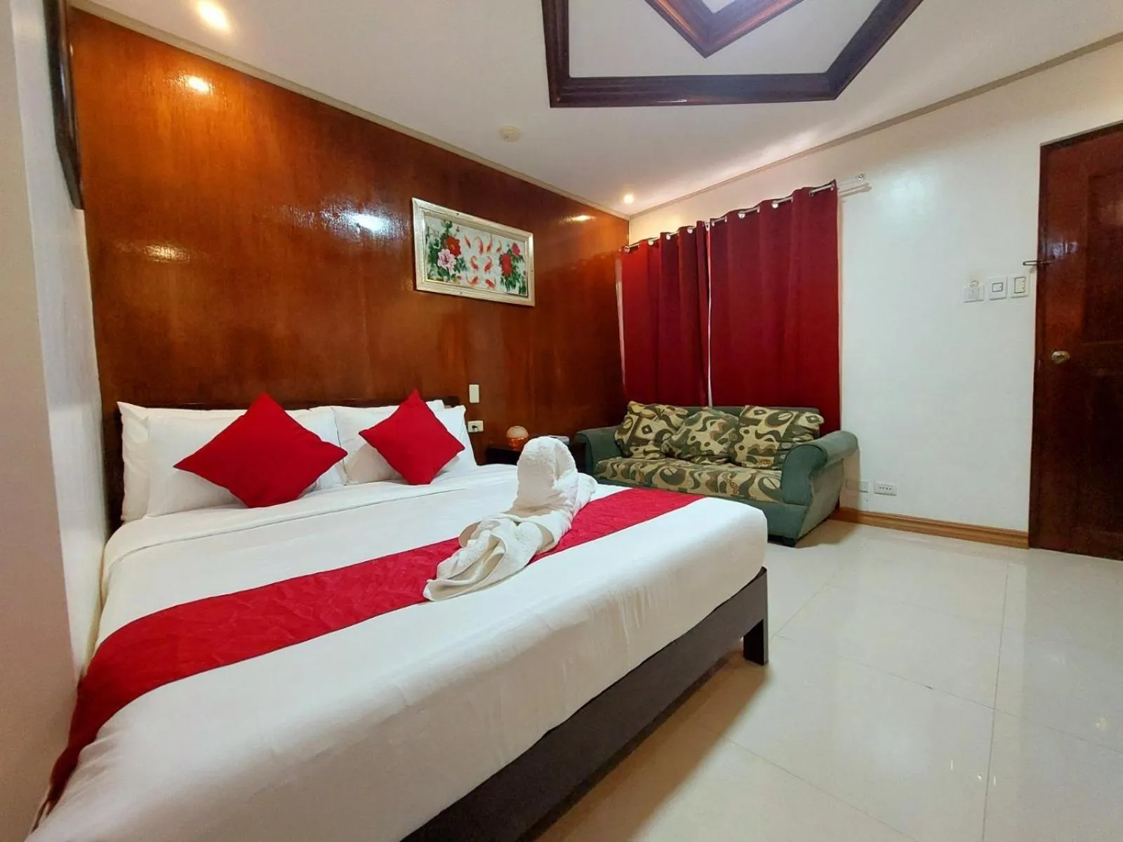Photo of the whole room, Bed in Mariafe Inn