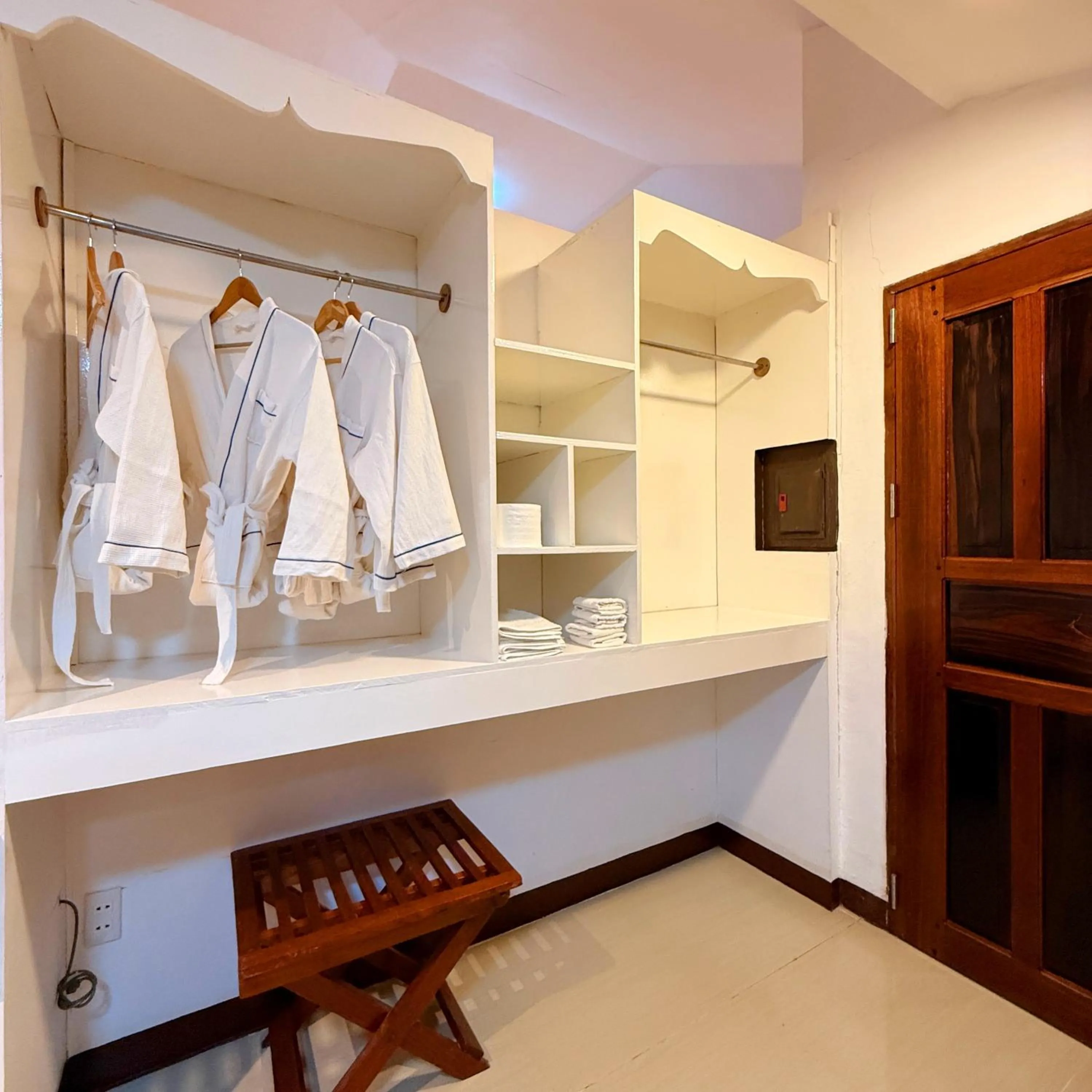 wardrobe in Doublegem Beach Resort and Hotel