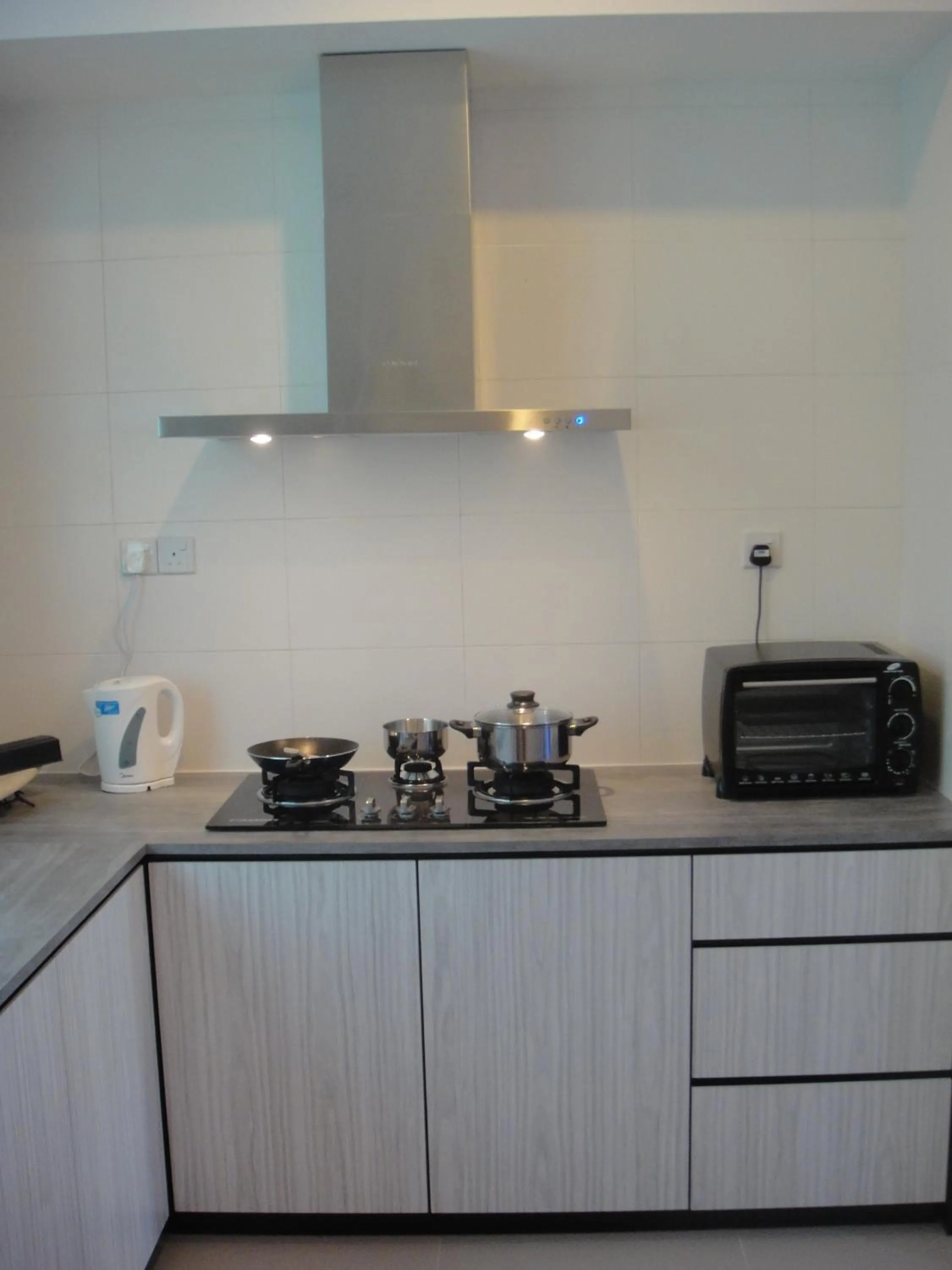 Kitchen or kitchenette in Shamrock Beach Villas Batu Ferringhi Penang