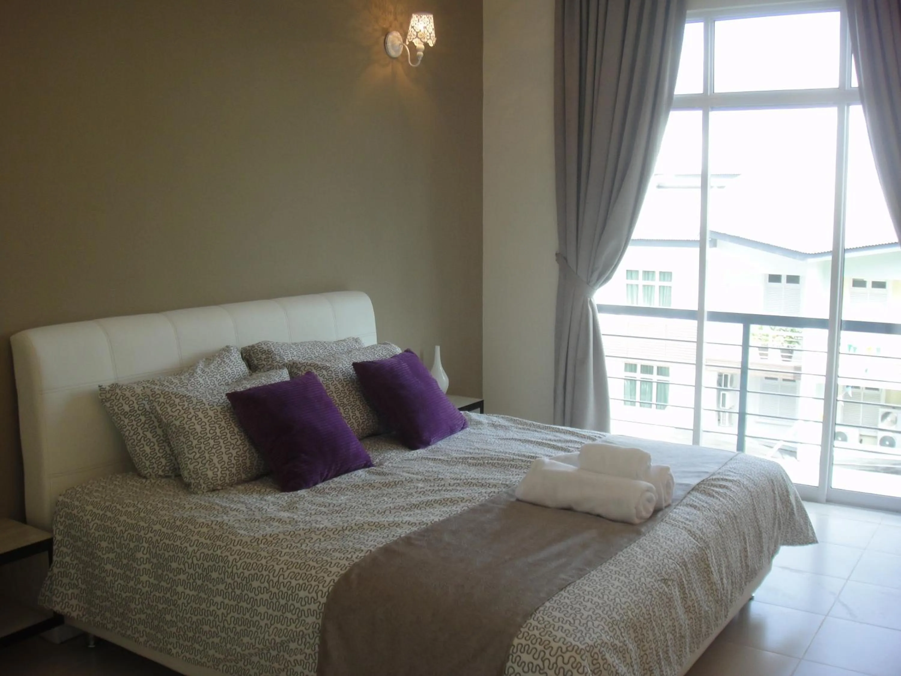 Bedroom, Bed in Shamrock Beach Villas Batu Ferringhi Penang