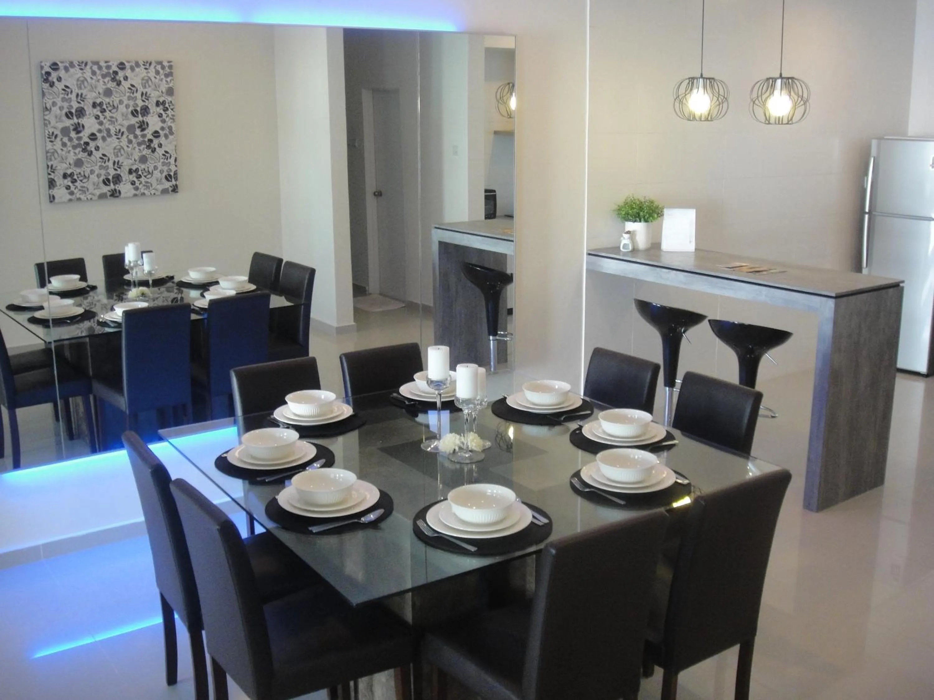 Dining area in Shamrock Beach Villas Batu Ferringhi Penang