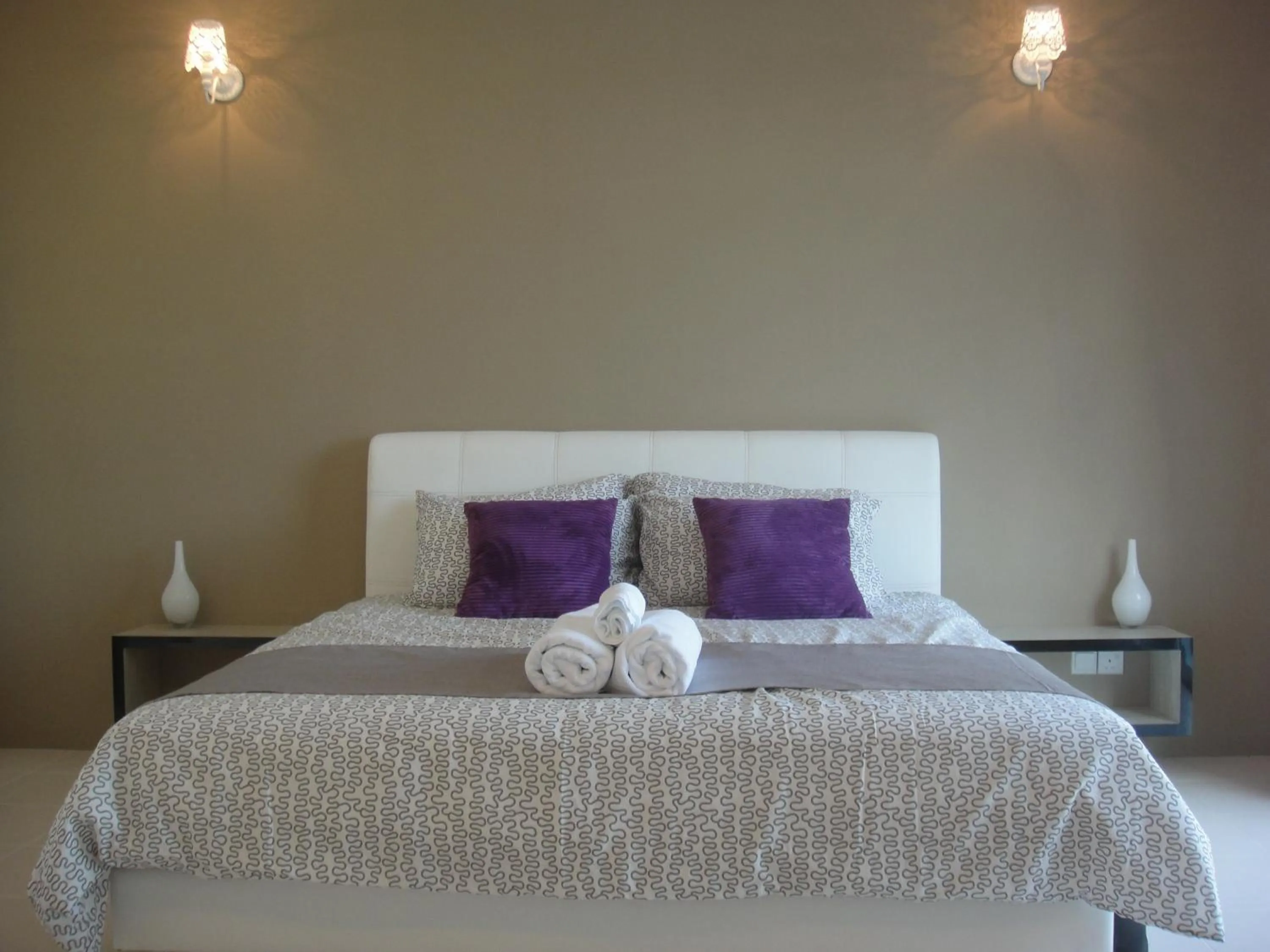 Bedroom, Bed in Shamrock Beach Villas Batu Ferringhi Penang