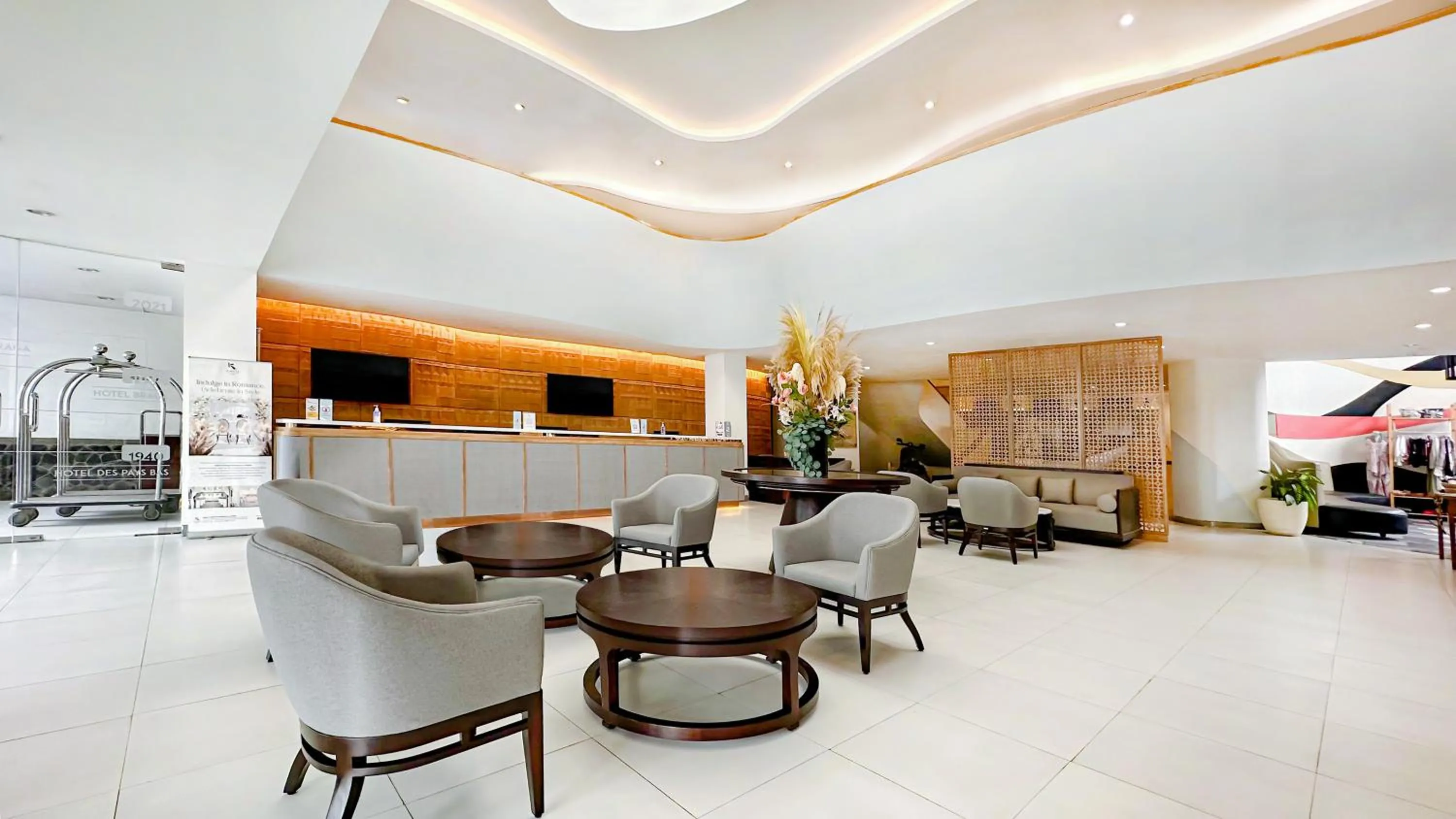 Lobby or reception in KIMAYA Braga Bandung by HARRIS