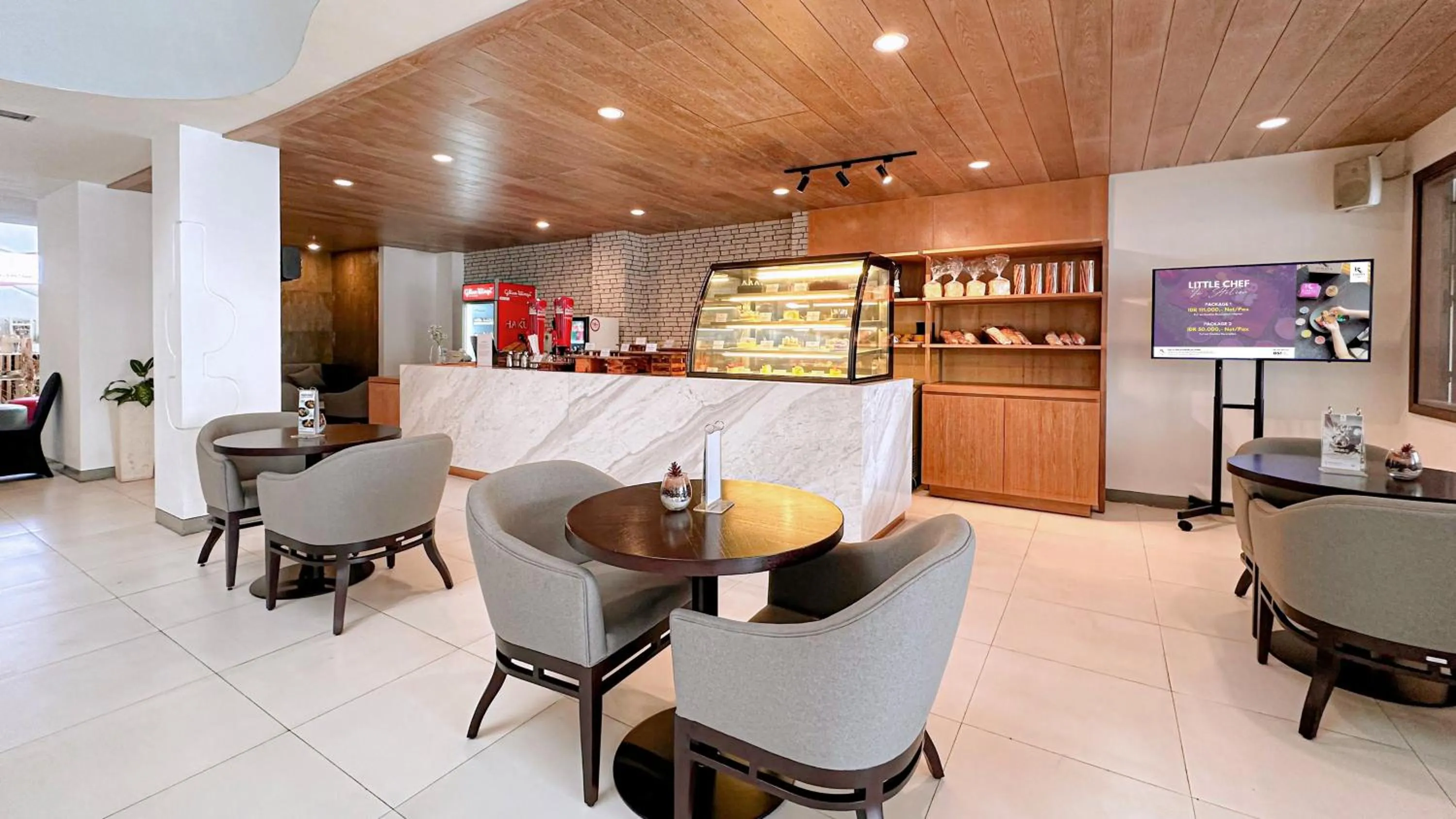 Lounge or bar in KIMAYA Braga Bandung by HARRIS