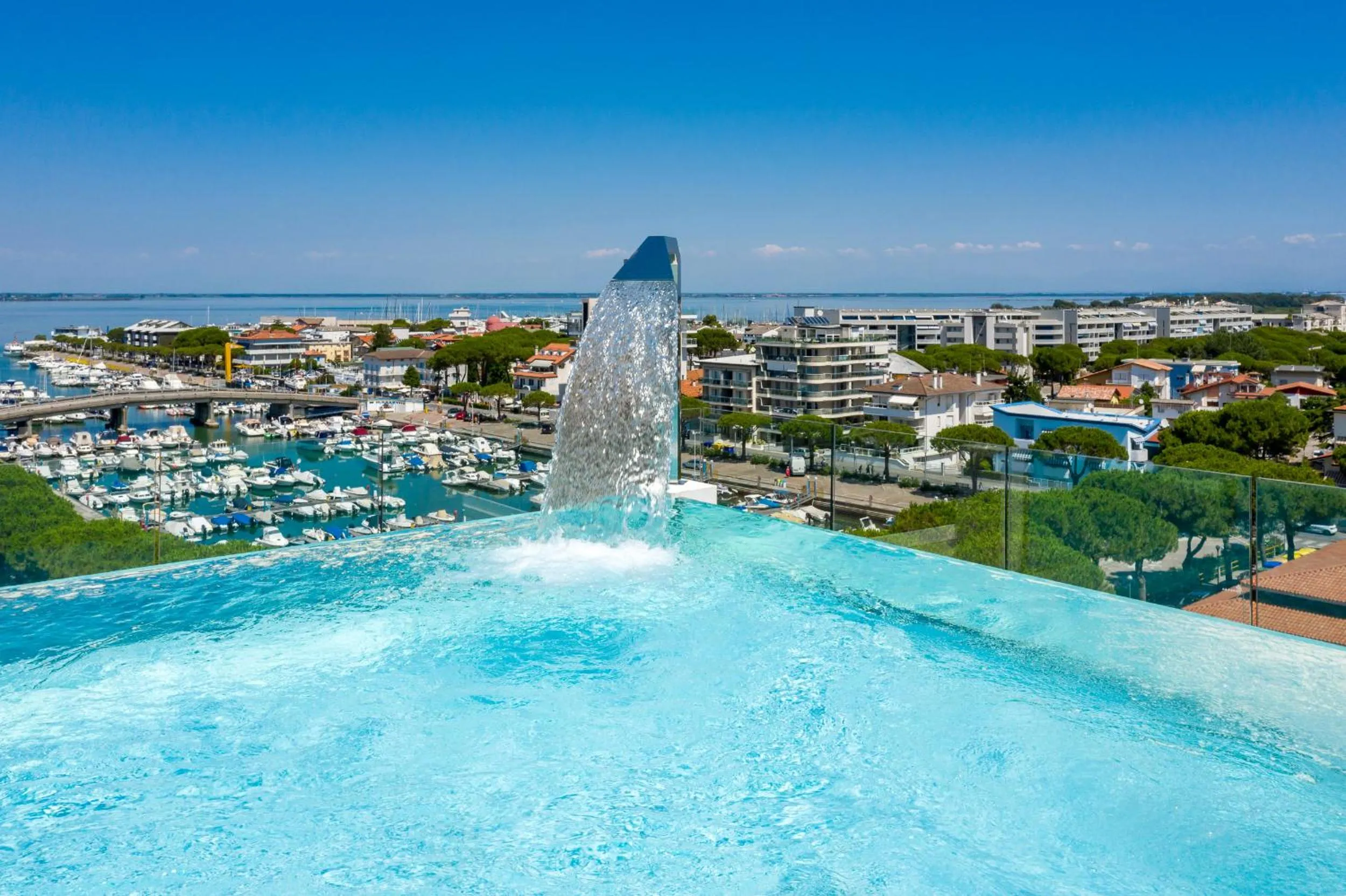 Hot Tub in Hotel Italia Palace