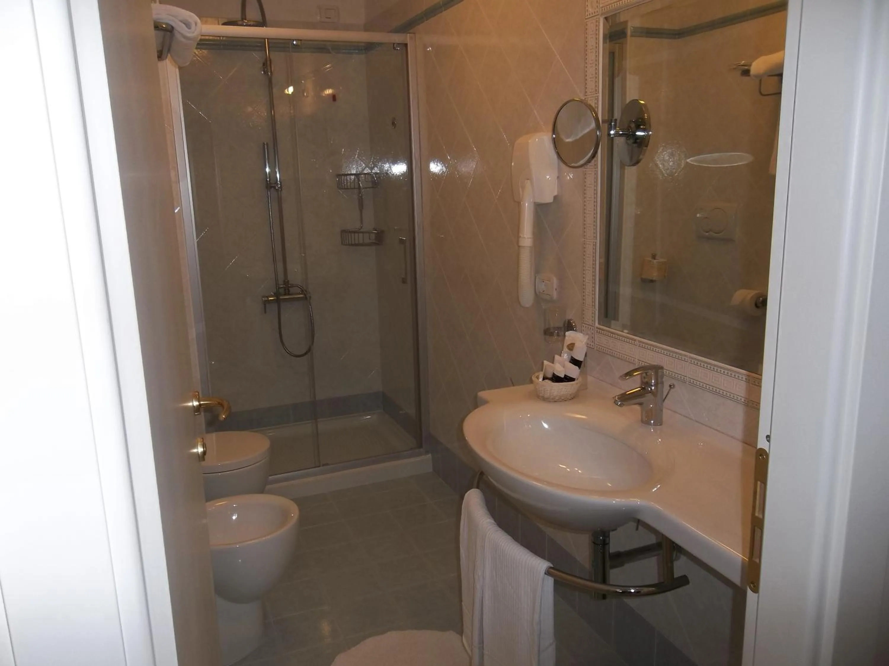 Shower in Hotel Italia Palace