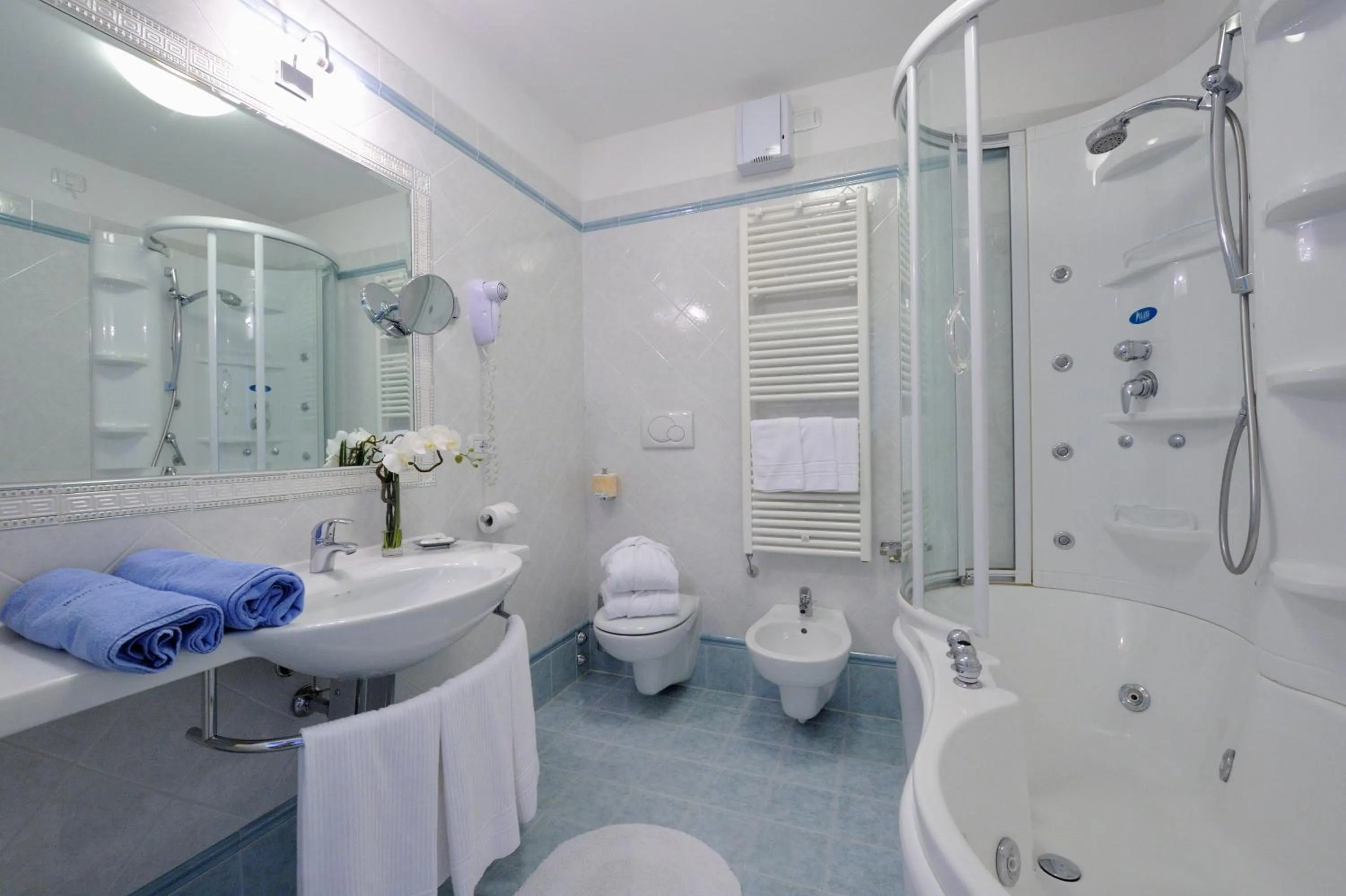 Bathroom in Hotel Italia Palace