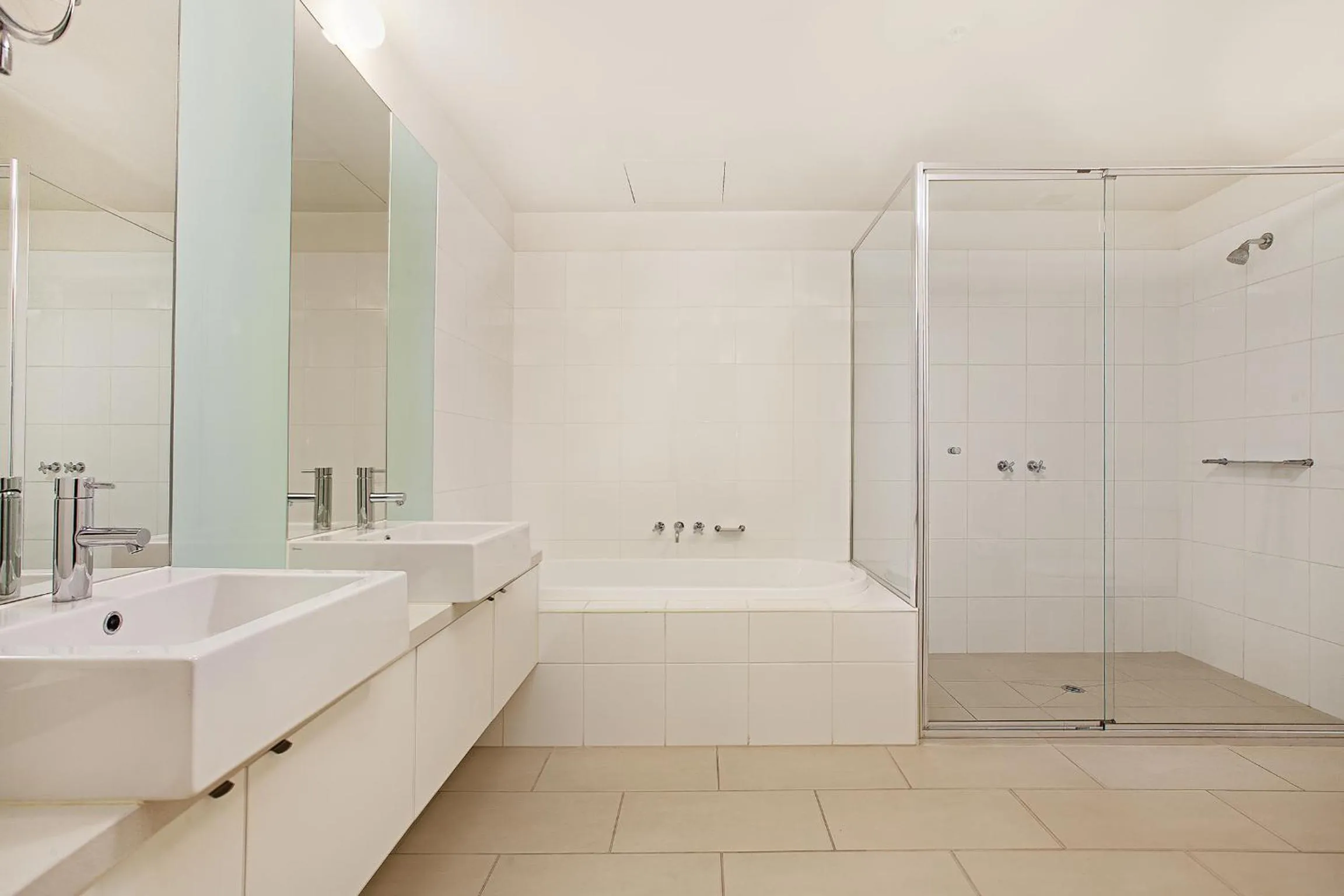 Shower in Melbourne Holiday Apartments Flinders Wharf