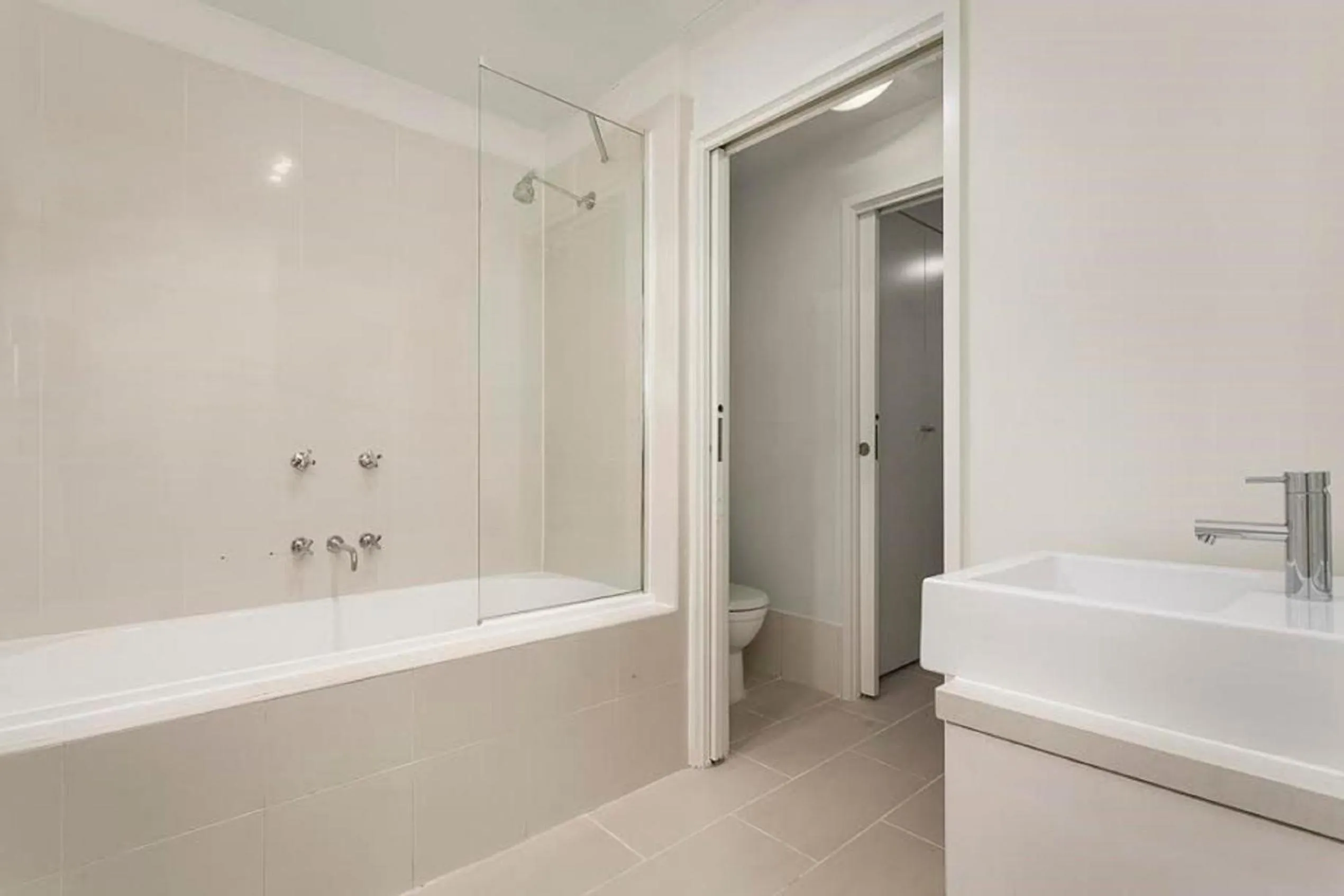 Shower in Melbourne Holiday Apartments Flinders Wharf