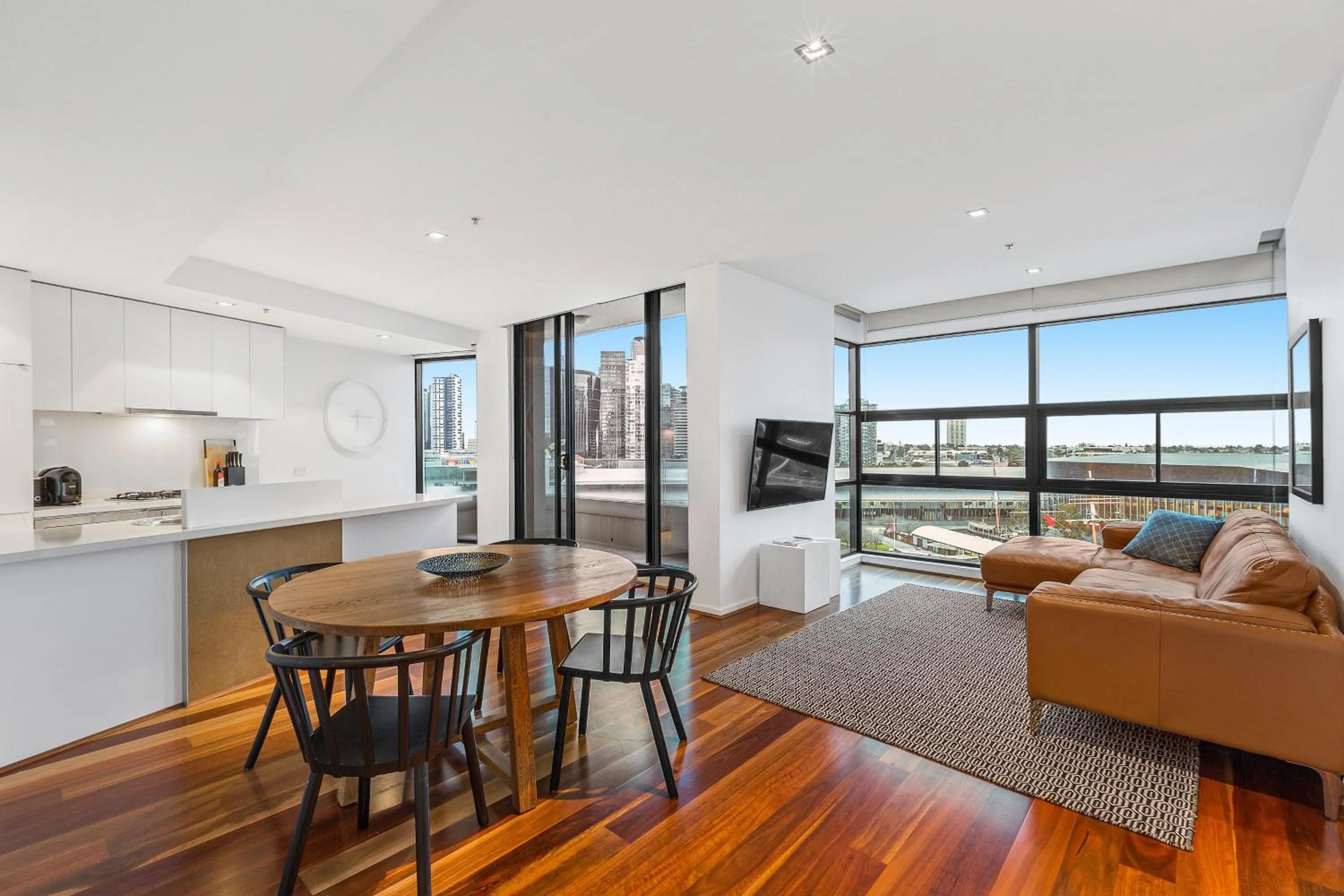 Living room in Melbourne Holiday Apartments Flinders Wharf
