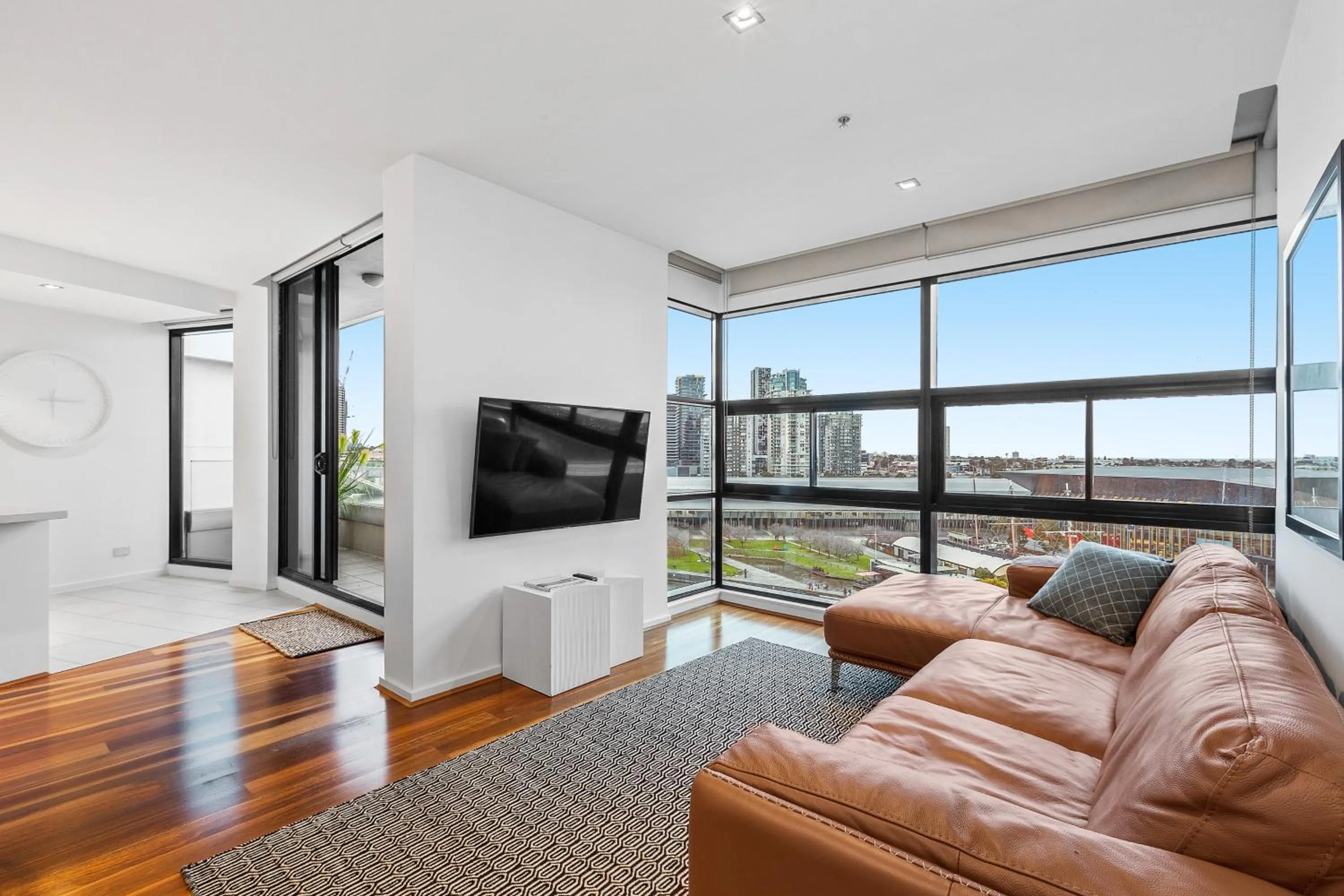 Living room in Melbourne Holiday Apartments Flinders Wharf