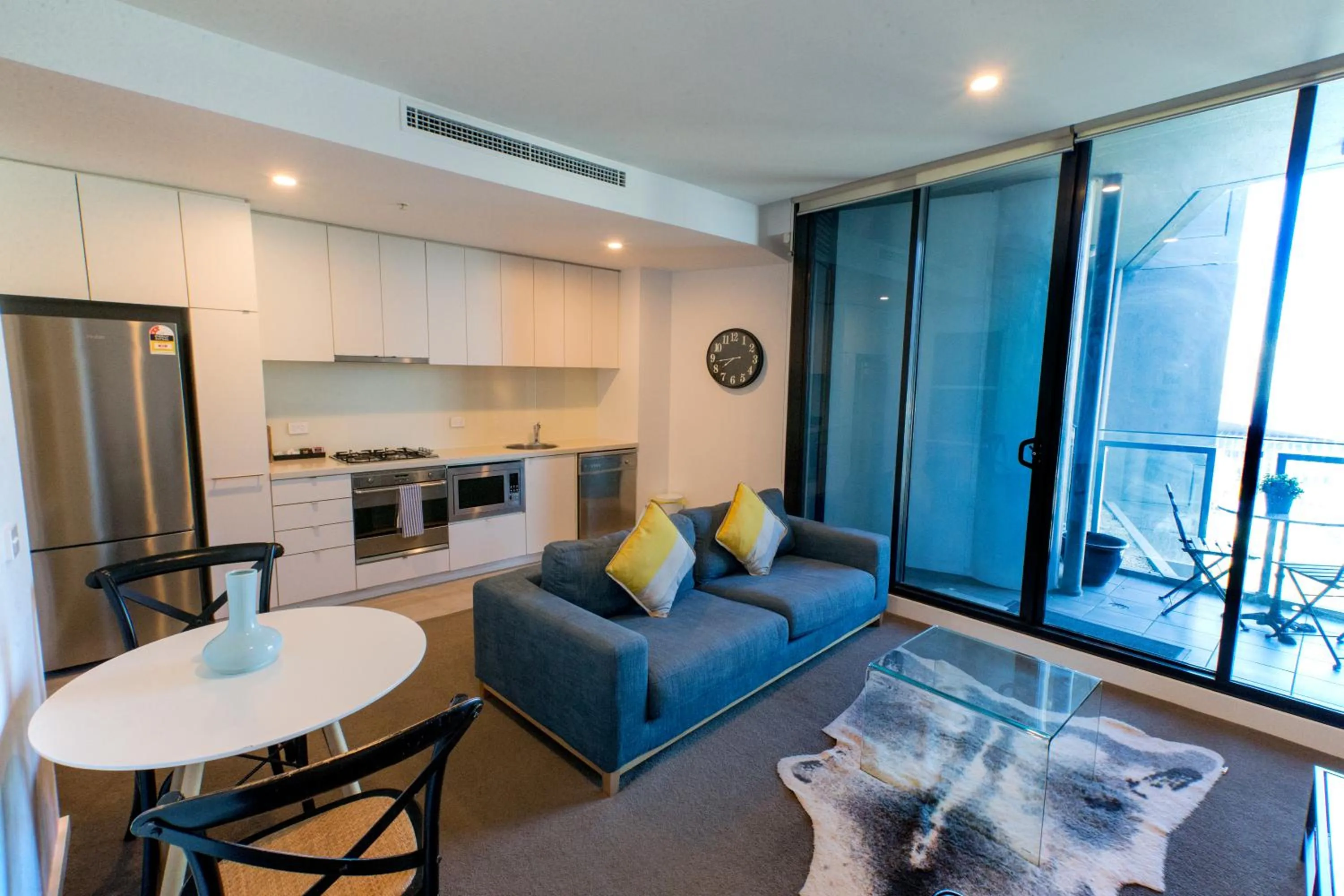 Living room in Melbourne Holiday Apartments Flinders Wharf