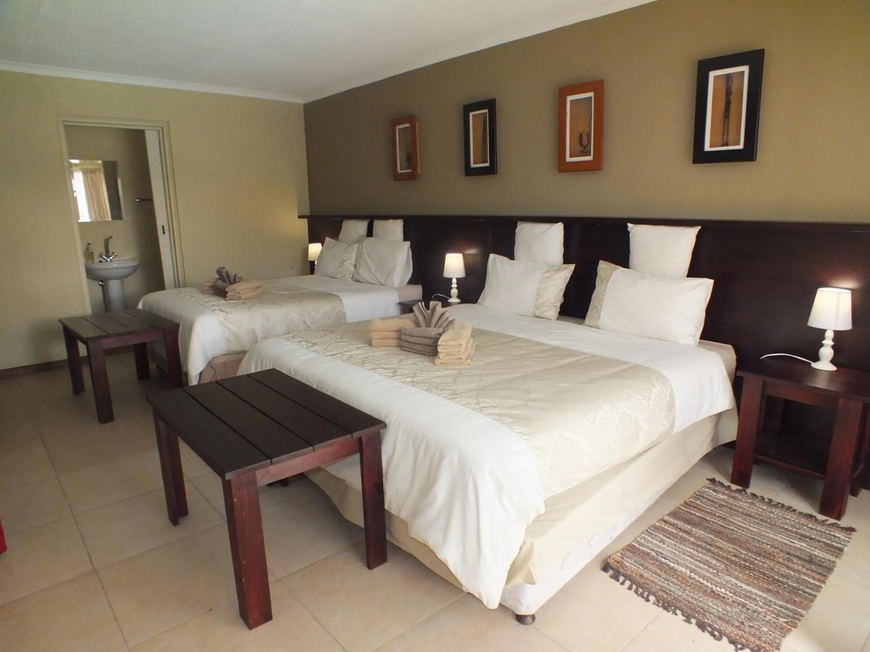 Family Room in Uzuri Guesthouse CC Family Room in Uzuri Guesthouse CC