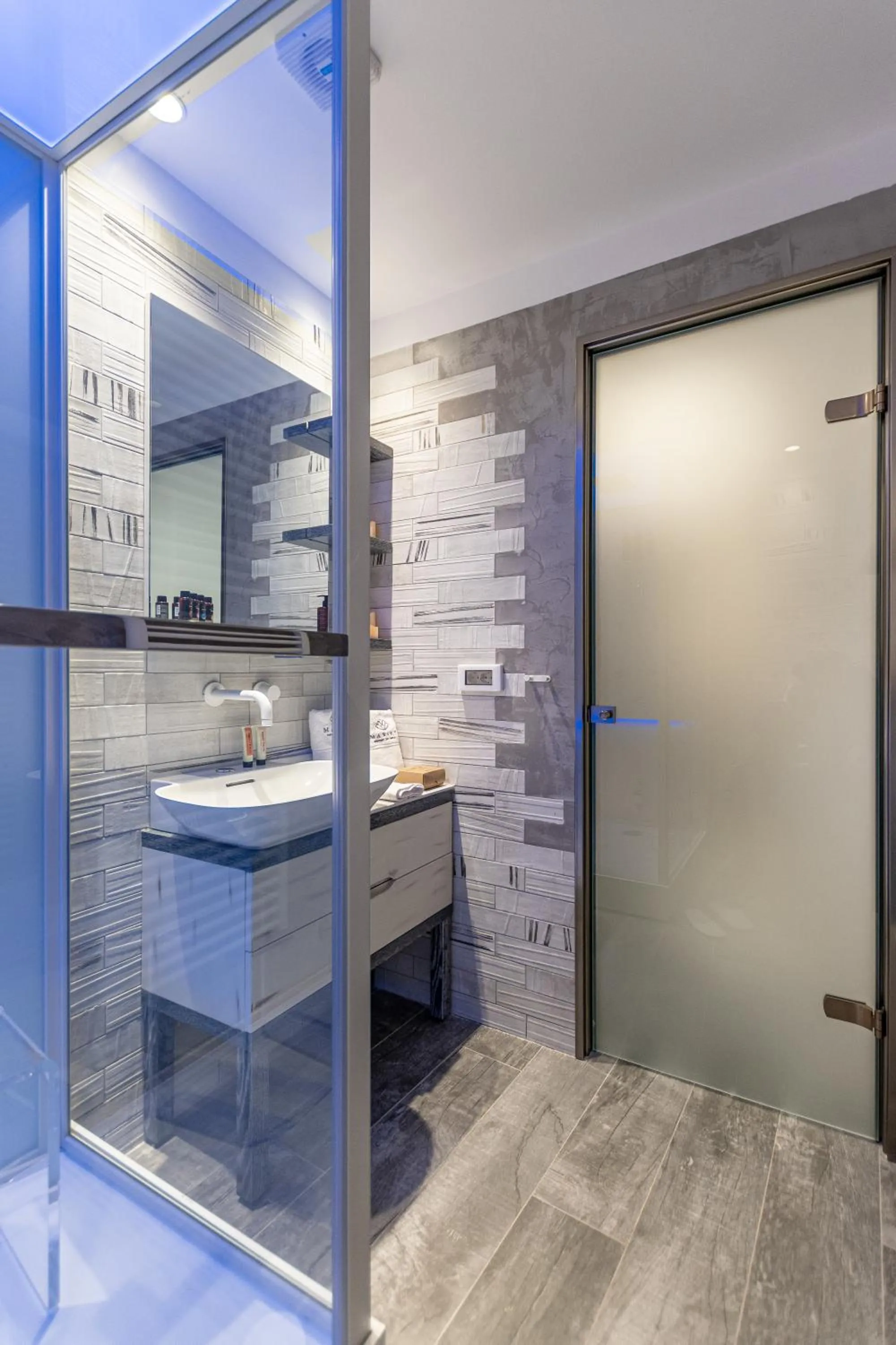Shower in Mariet Naxos Elegant Suites