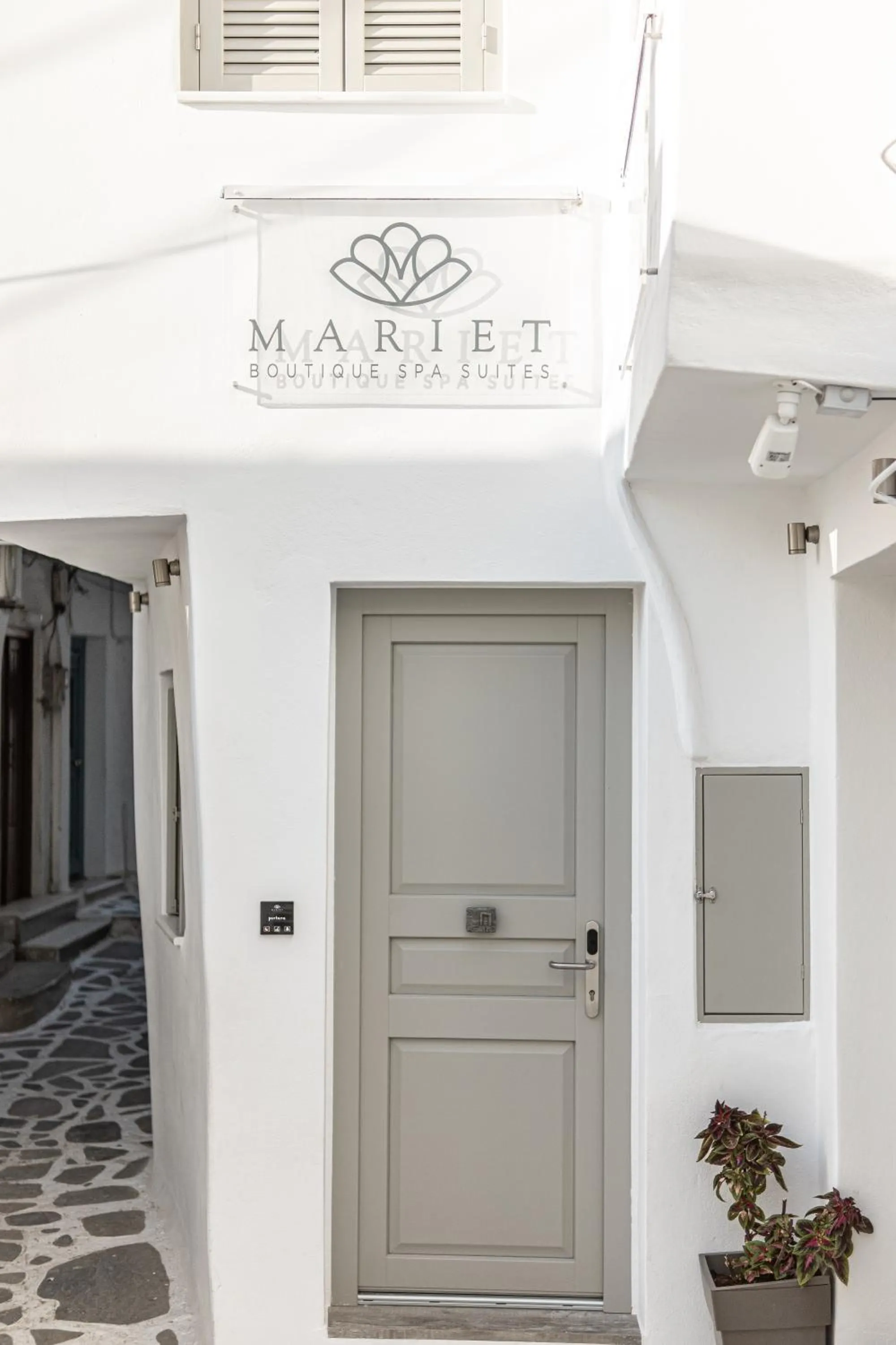 Facade/entrance in Mariet Naxos Elegant Suites