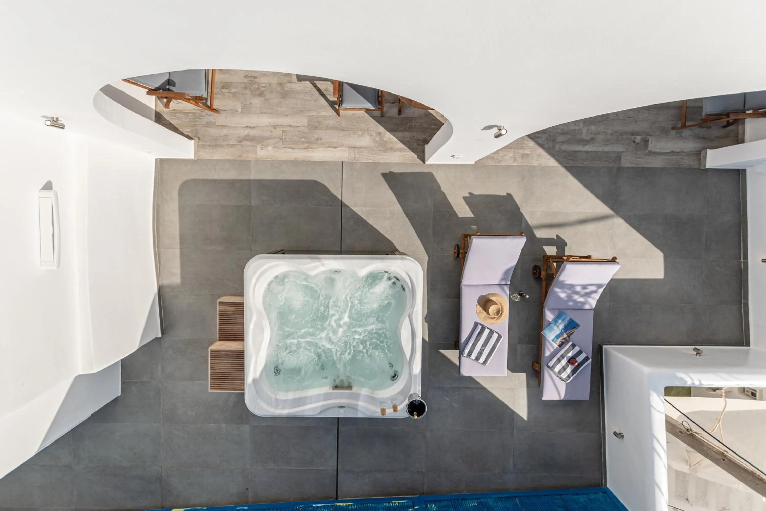 Patio in Mariet Naxos Elegant Suites