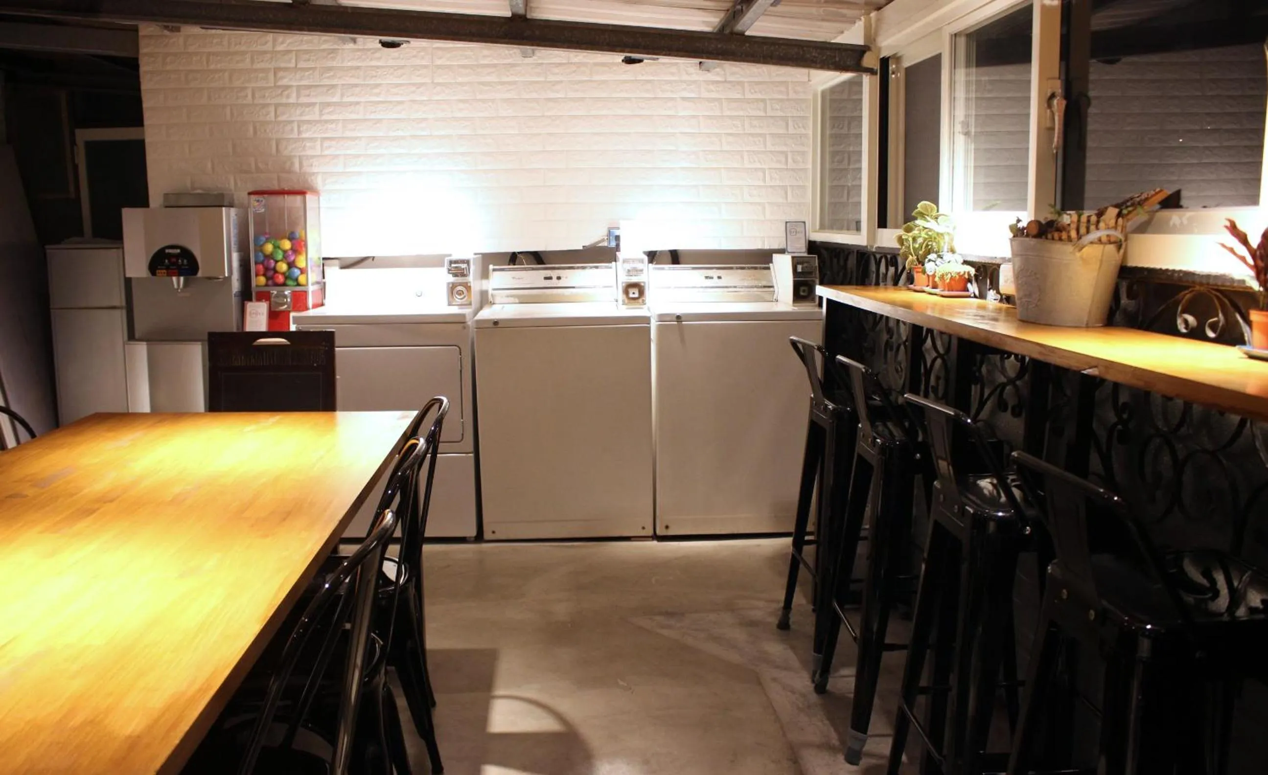 Communal lounge/ TV room in Dong Men Hotel