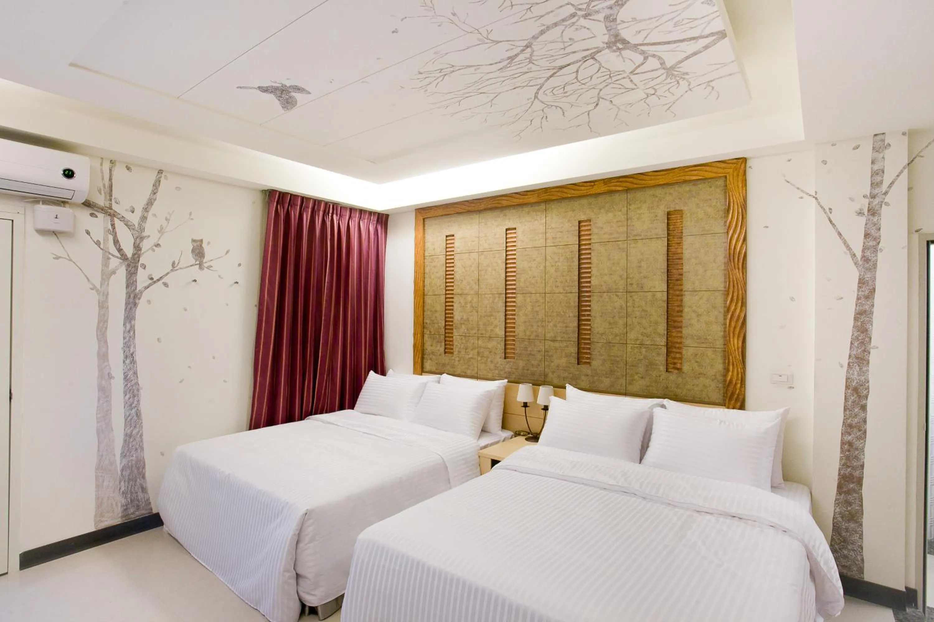 Photo of the whole room, Bed in Dong Men Hotel