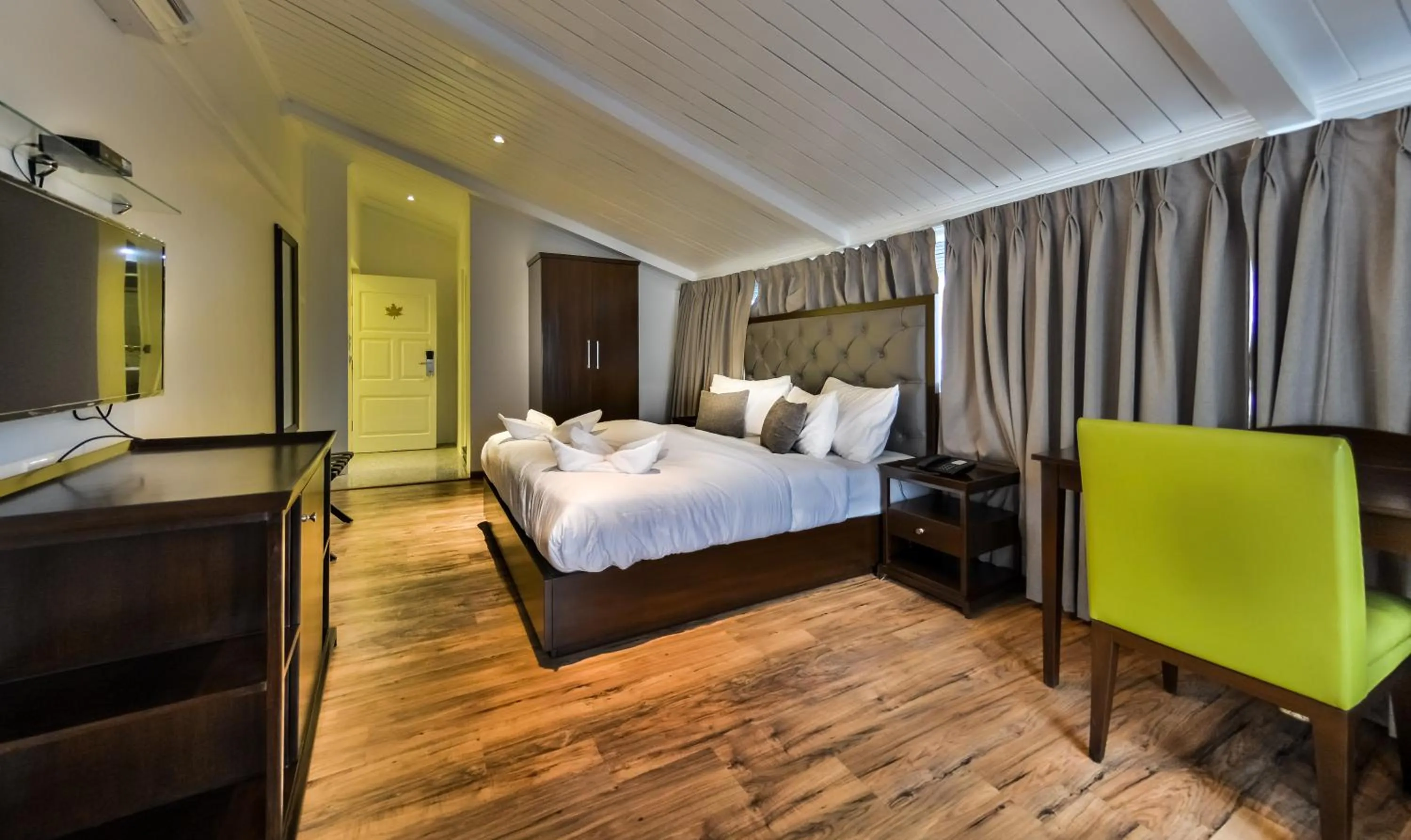 Bedroom, Bed in HOTEL METROPOLIS SRINAGAR