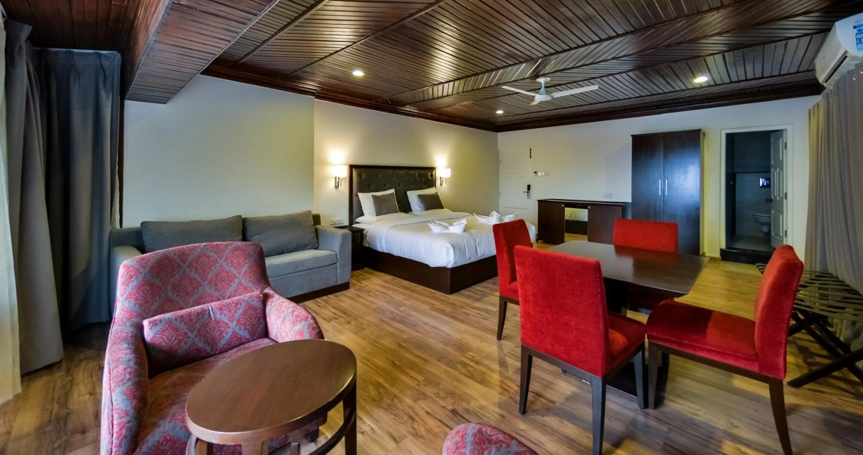 VIP, Bed in HOTEL METROPOLIS SRINAGAR