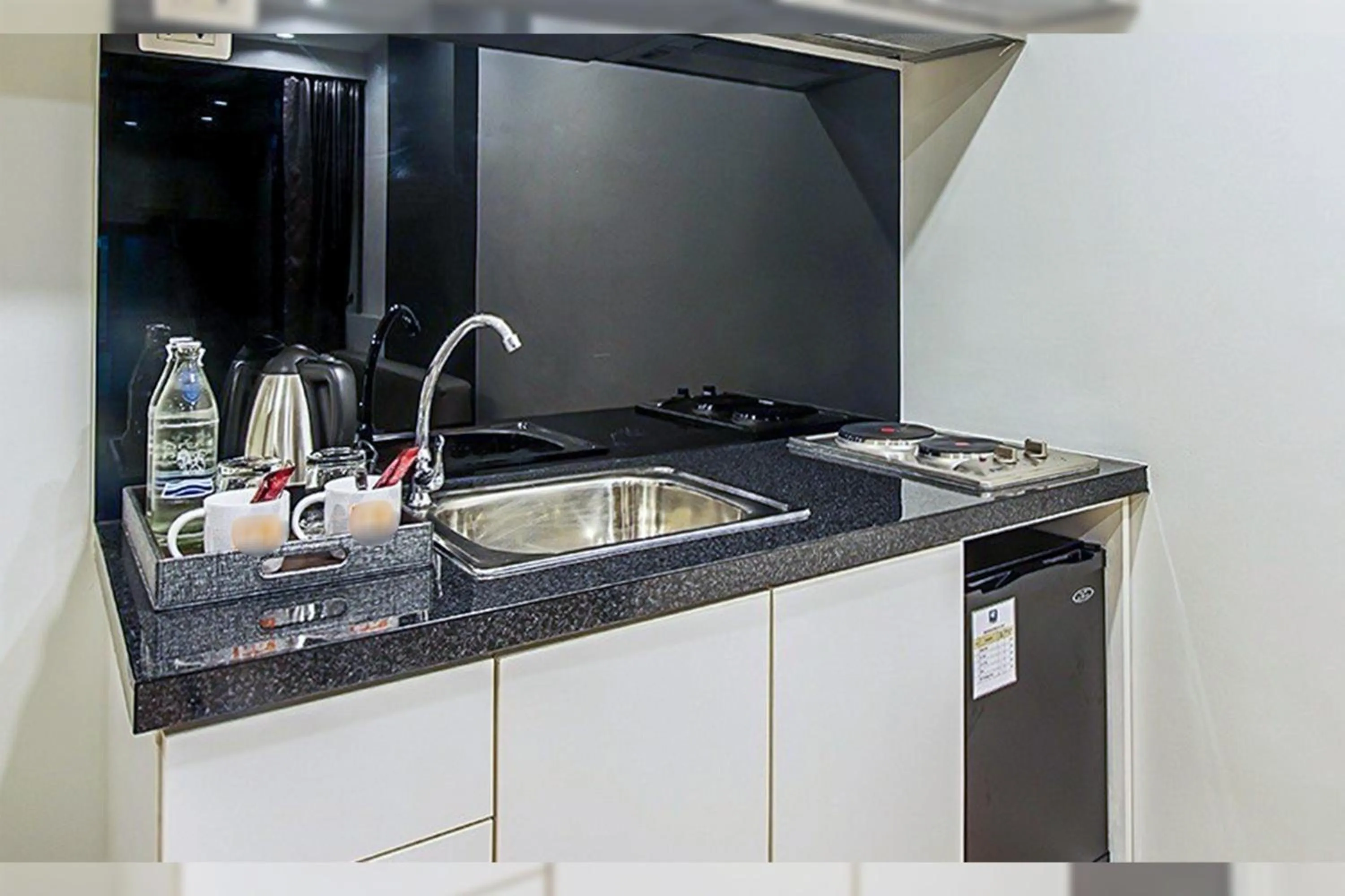 dishwasher in O2 Hotel Maesot