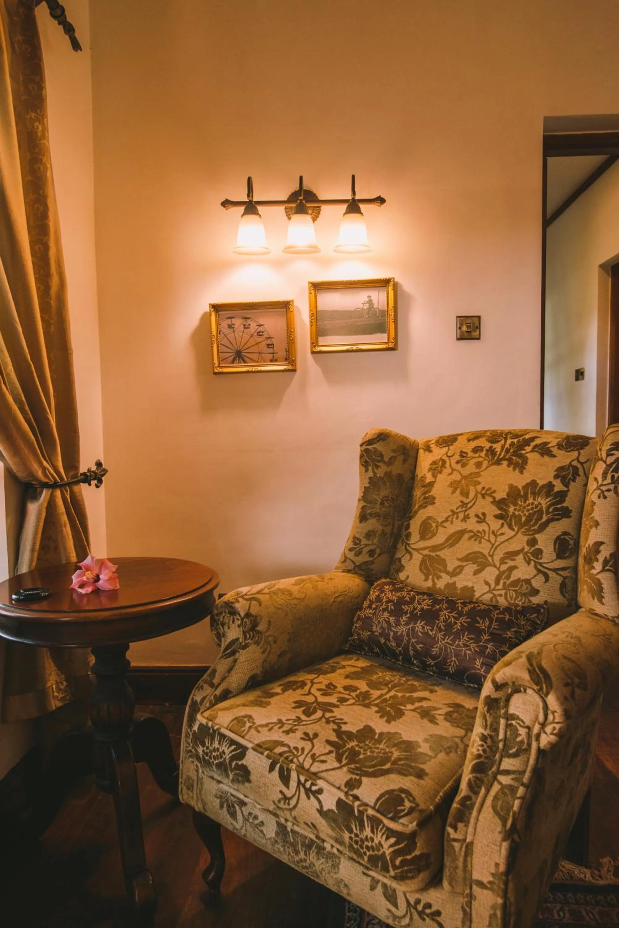 Living room in The Manor at Ngorongoro