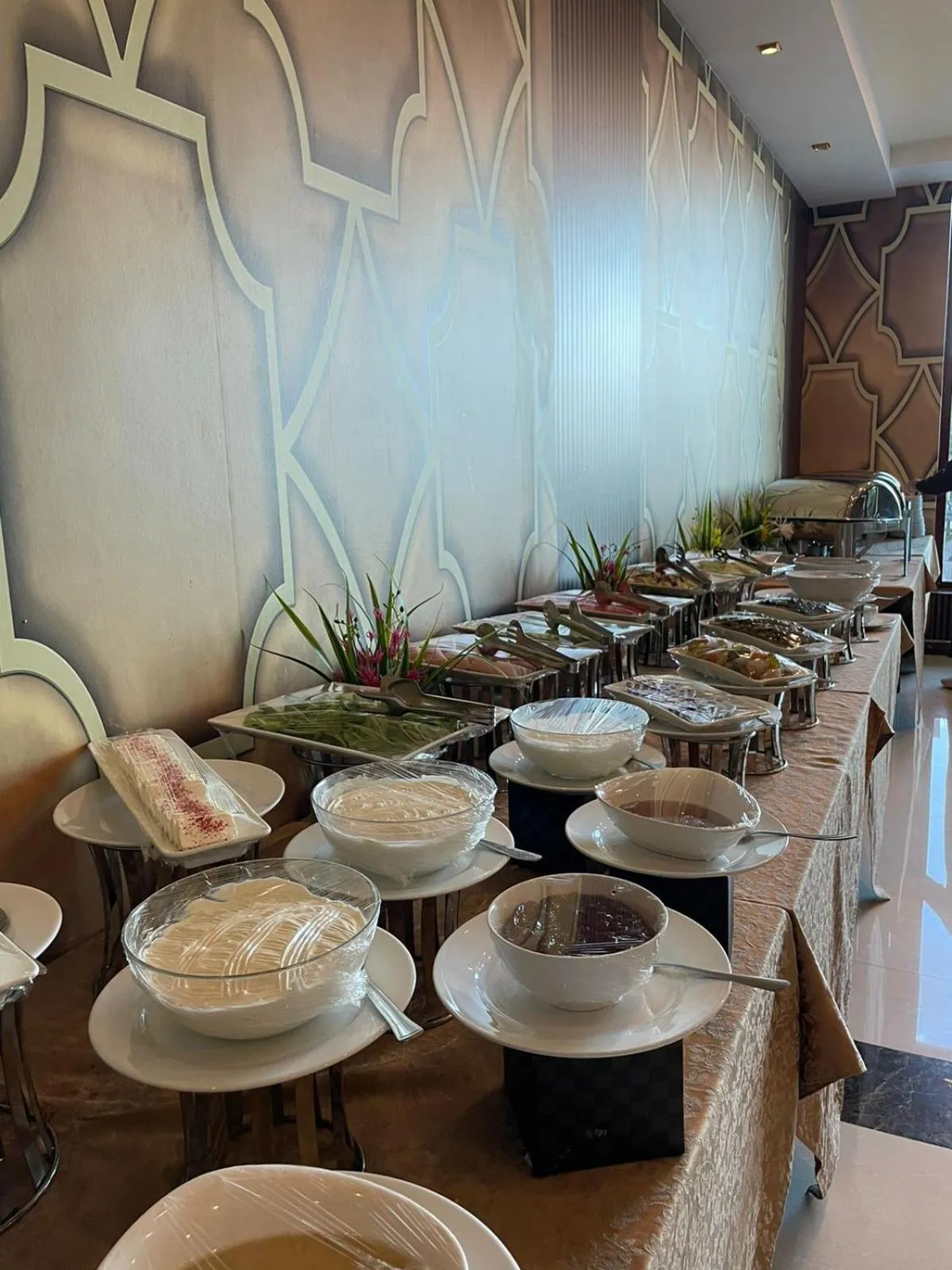 Breakfast in Villa Park