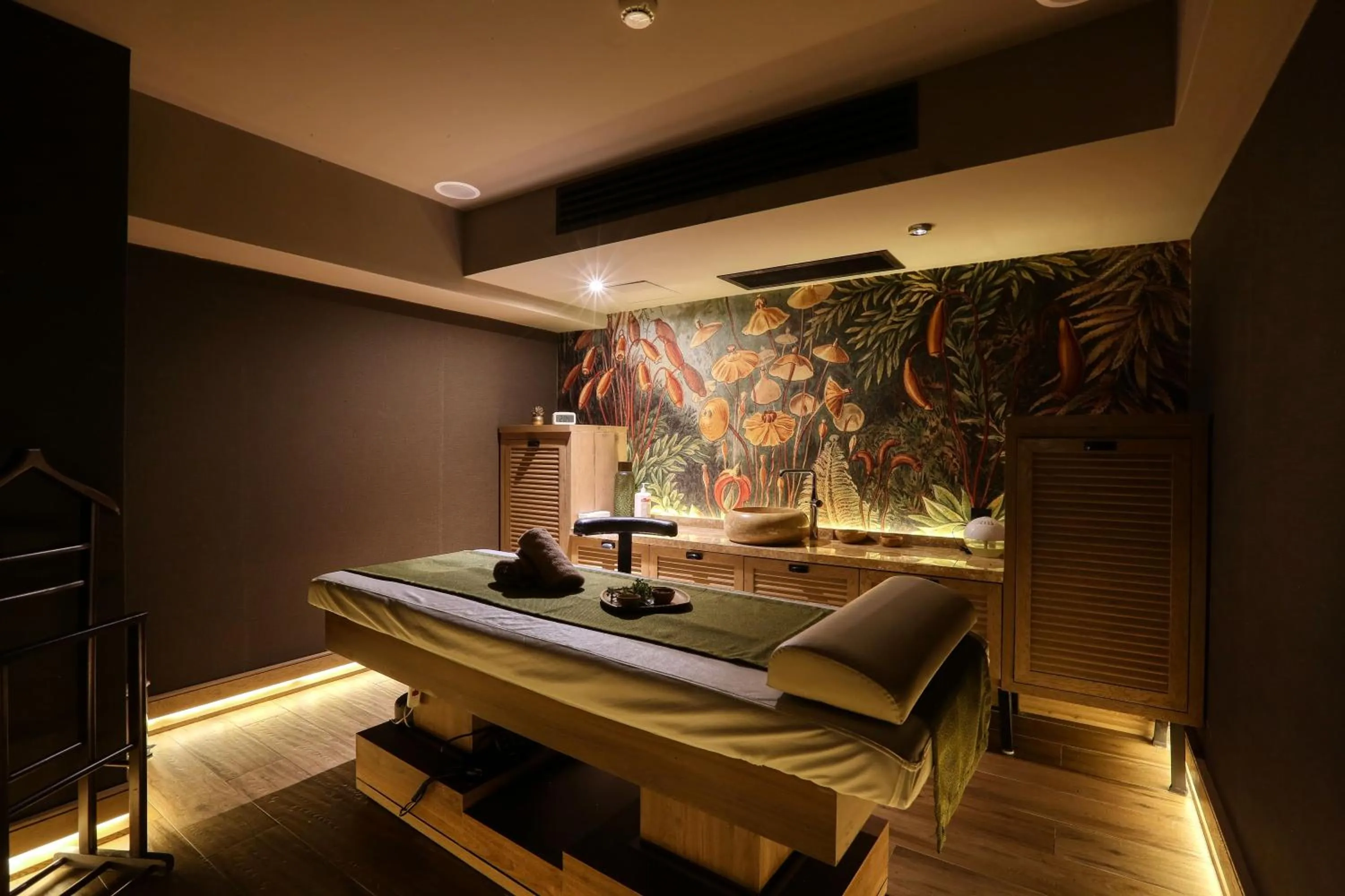 Massage in Almira Hotel Thermal Spa & Convention Center