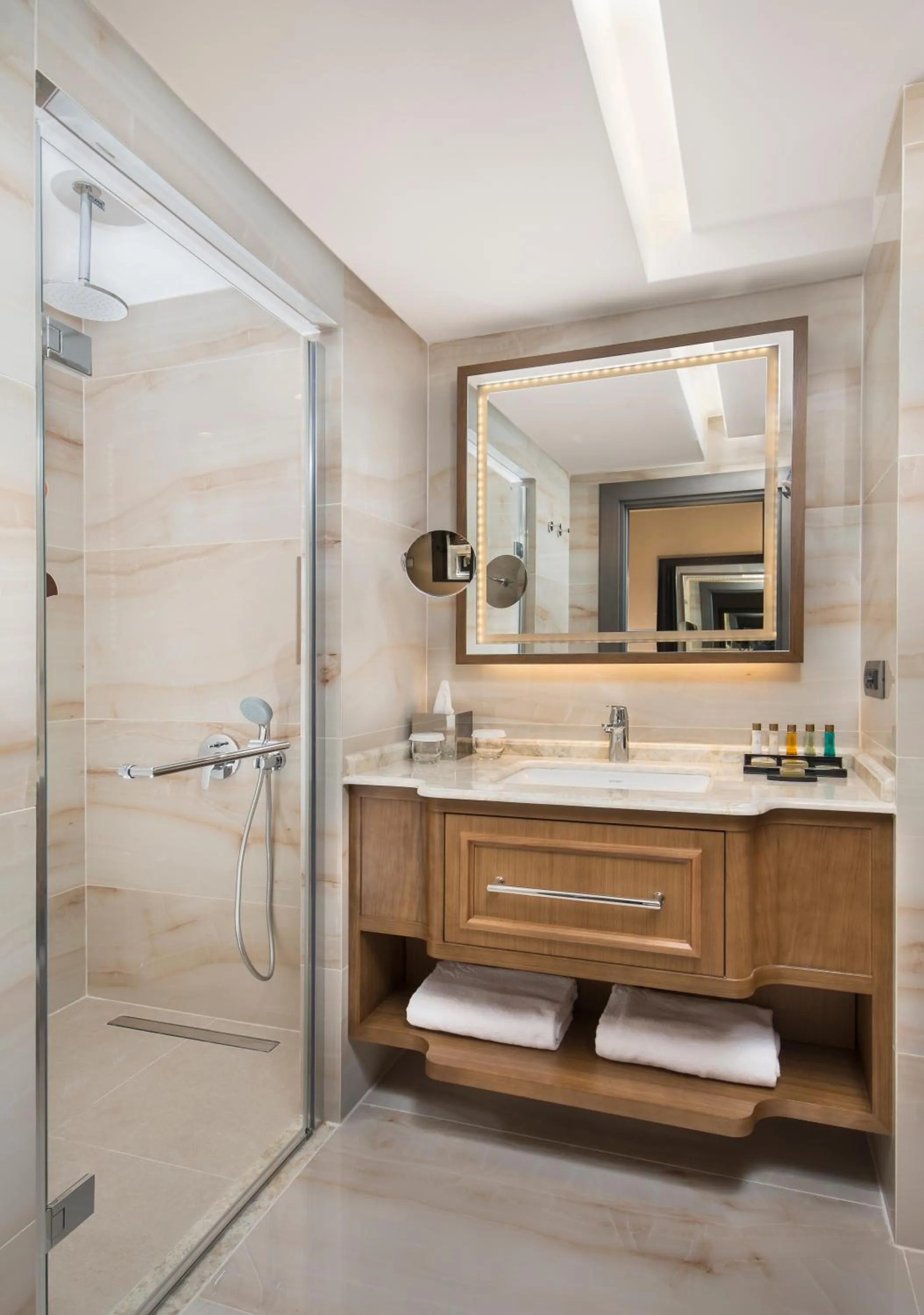 Bathroom in Almira Hotel Thermal Spa & Convention Center