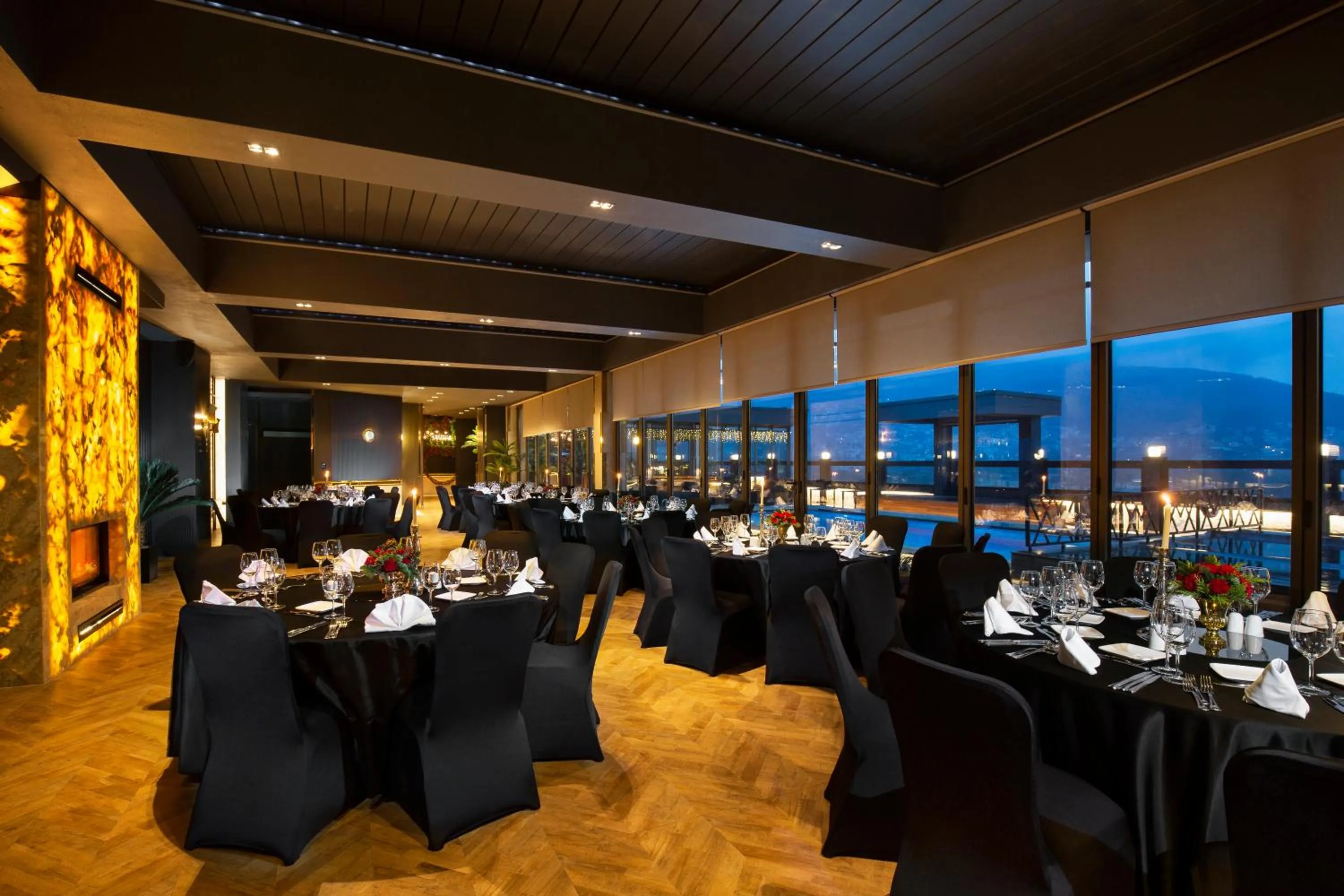 Restaurant/places to eat in Almira Hotel Thermal Spa & Convention Center