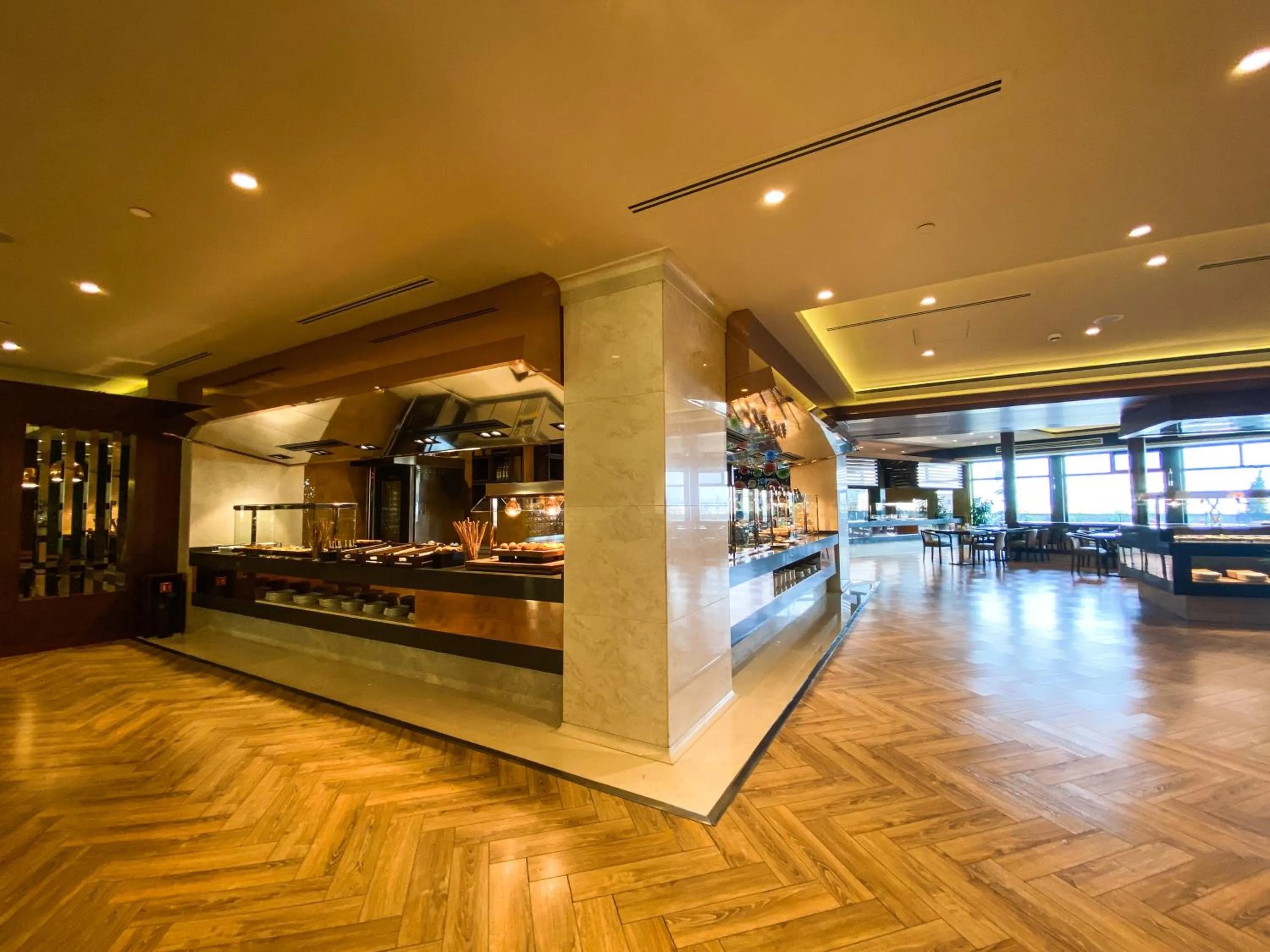 Restaurant/places to eat in Almira Hotel Thermal Spa & Convention Center