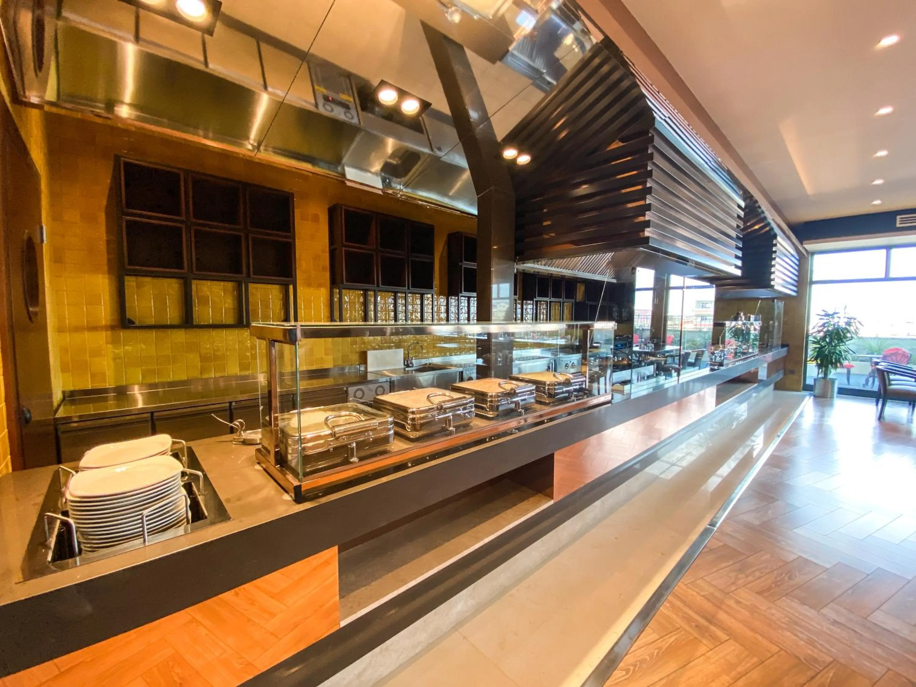 Restaurant/places to eat in Almira Hotel Thermal Spa & Convention Center