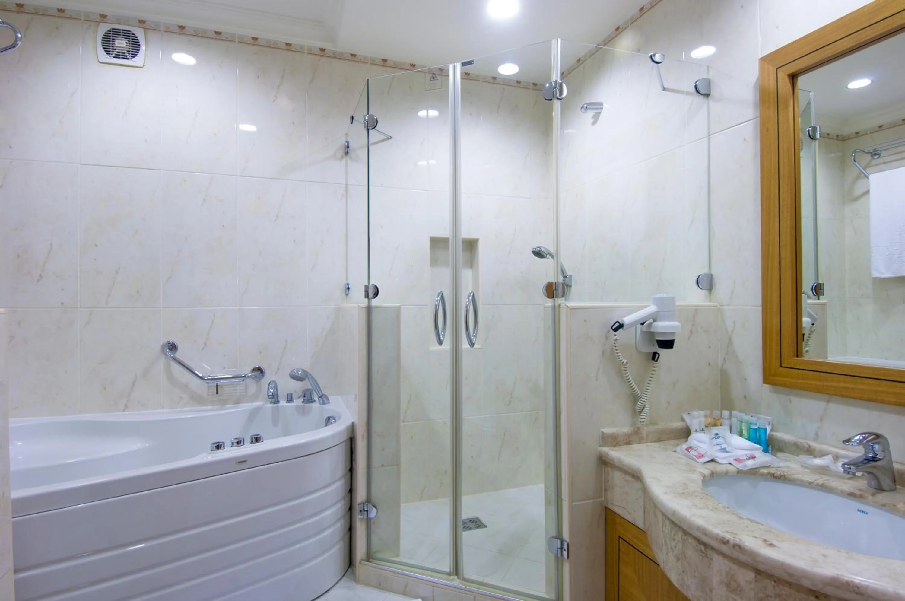 Shower in Almira Hotel Thermal Spa & Convention Center