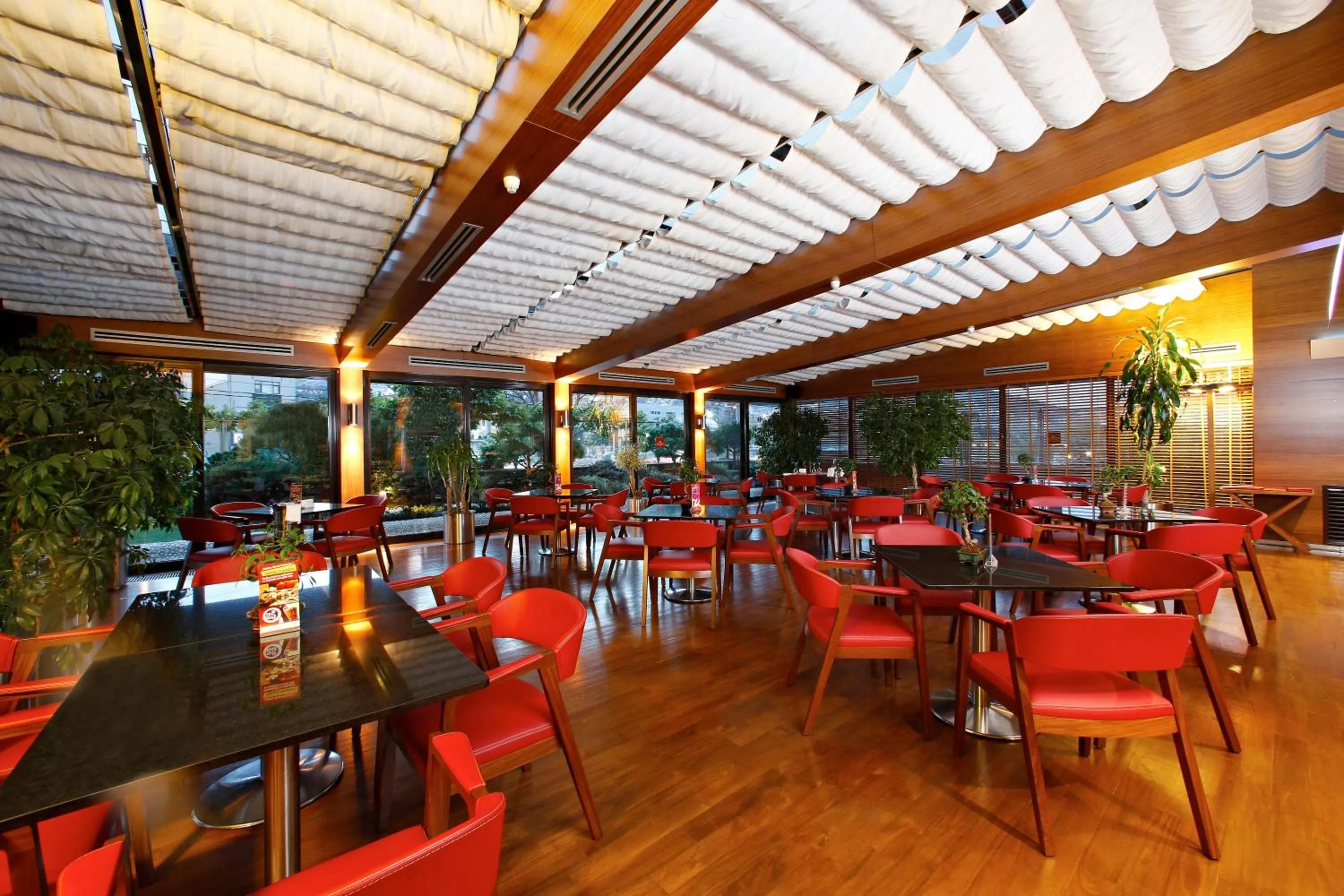 Restaurant/places to eat in Almira Hotel Thermal Spa & Convention Center