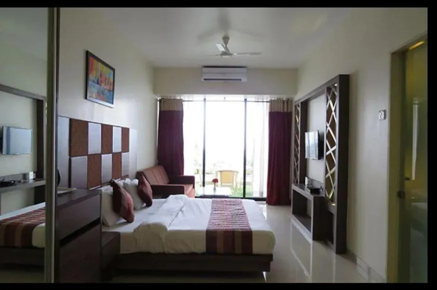 Photo of the whole room, Bed in Valley View Beacon Resort