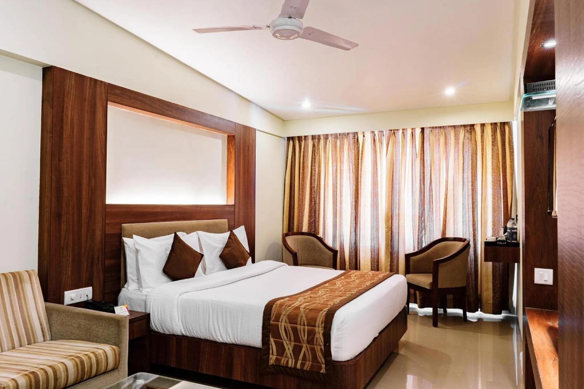 Photo of the whole room, Bed in Valley View Beacon Resort