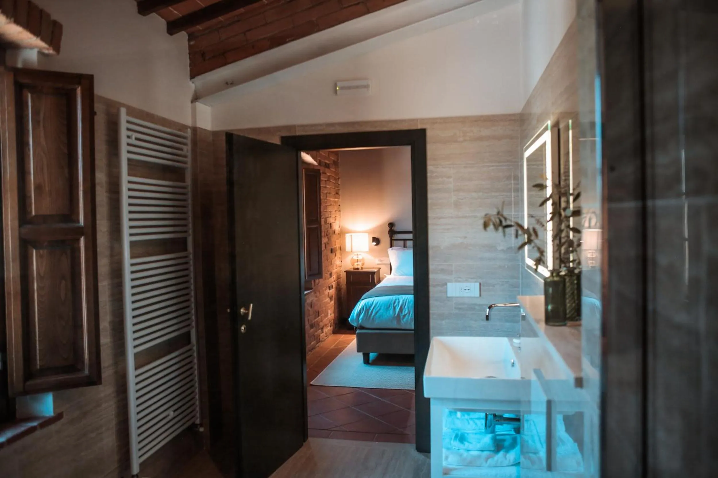 Bathroom, Bed in Borgo San Vincenzo