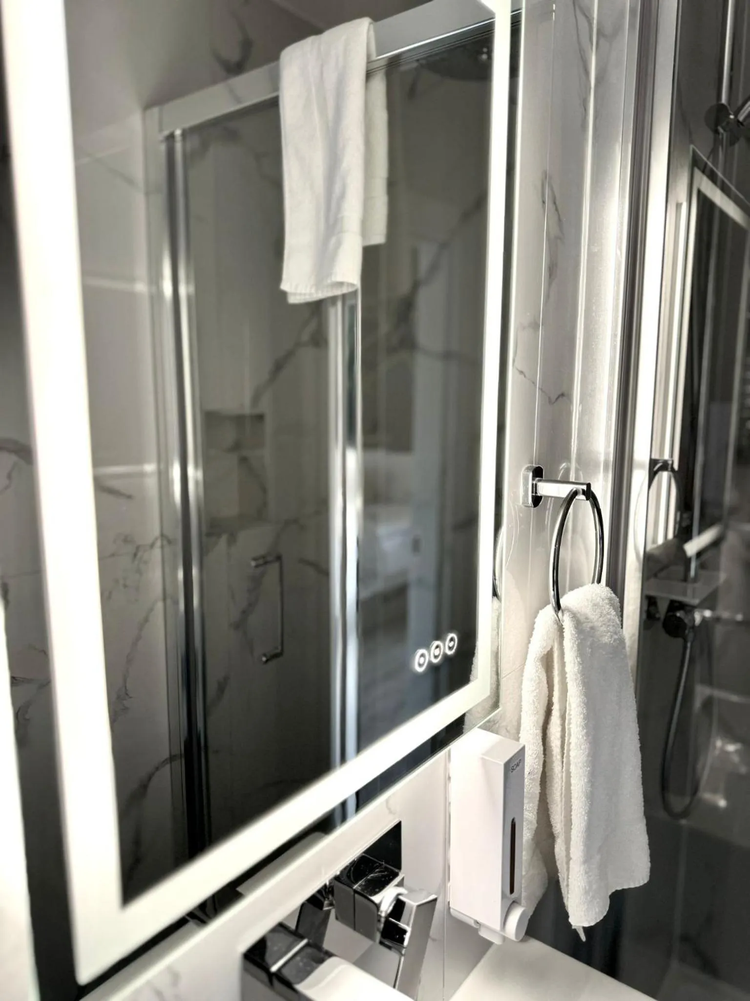 Bathroom in Victoria Studios