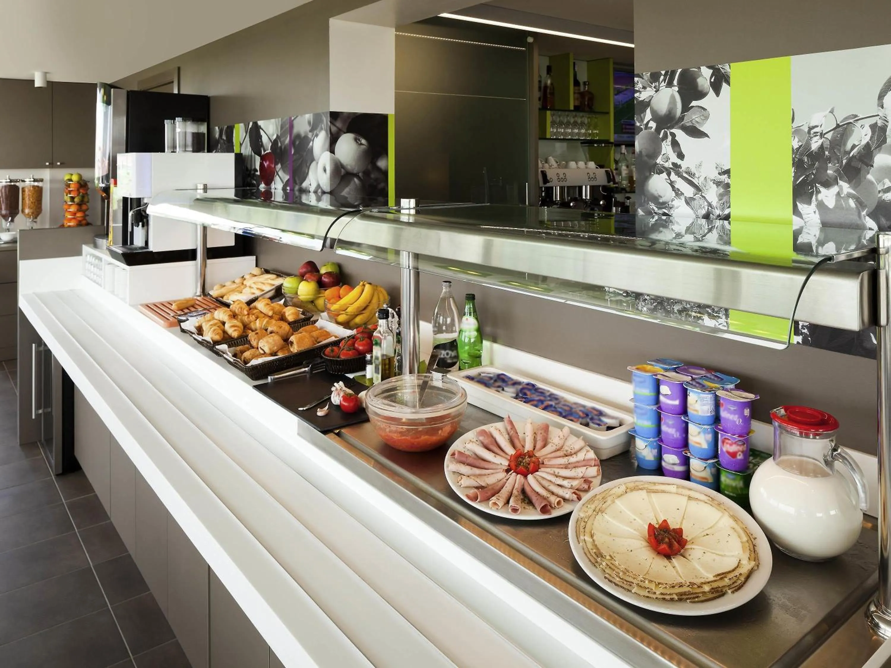 Property building in Hotel Ibis Styles Lleida Torrefarrera