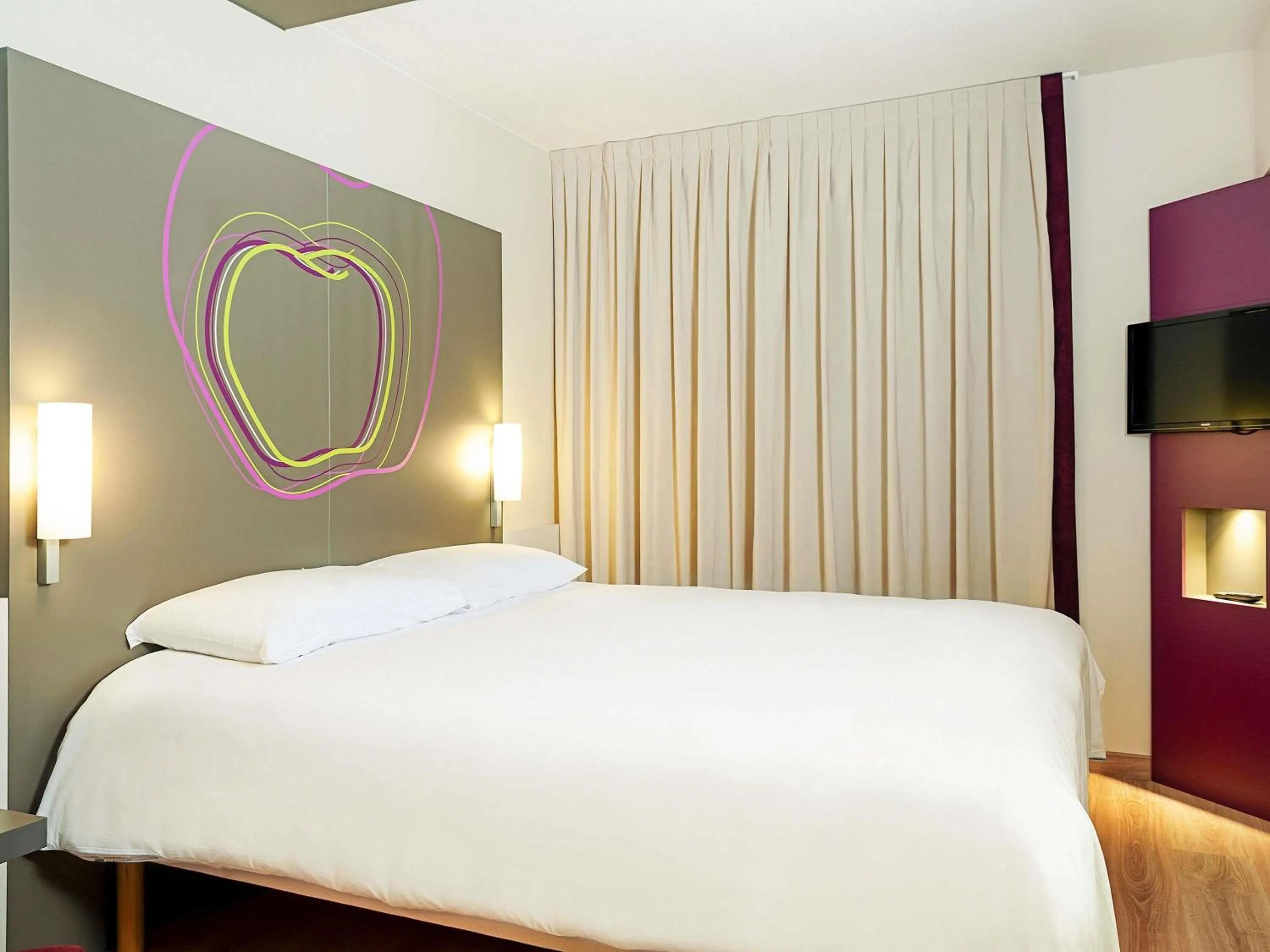 Bedroom, Bed in Hotel Ibis Styles Lleida Torrefarrera