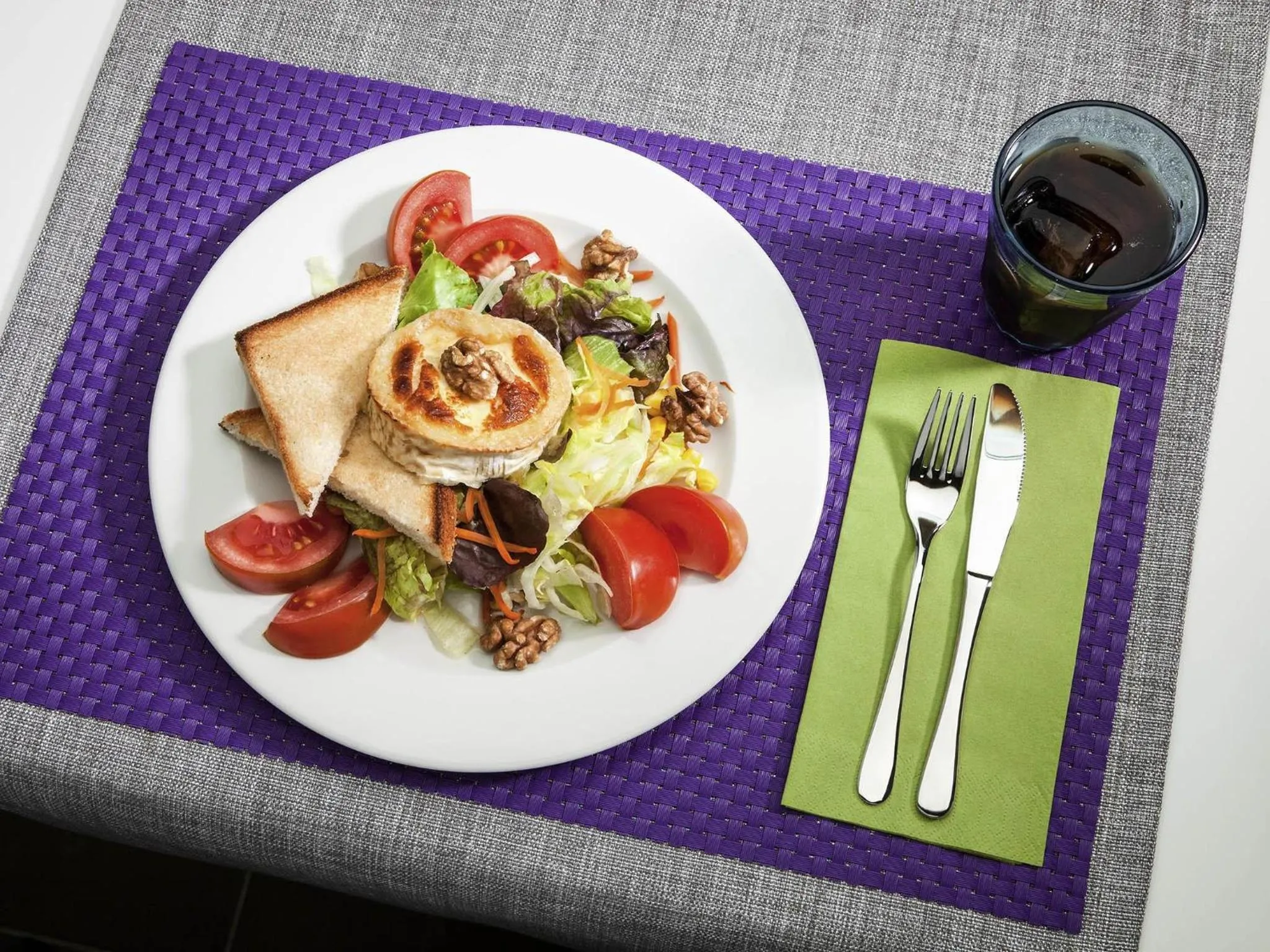 Lounge or bar in Hotel Ibis Styles Lleida Torrefarrera