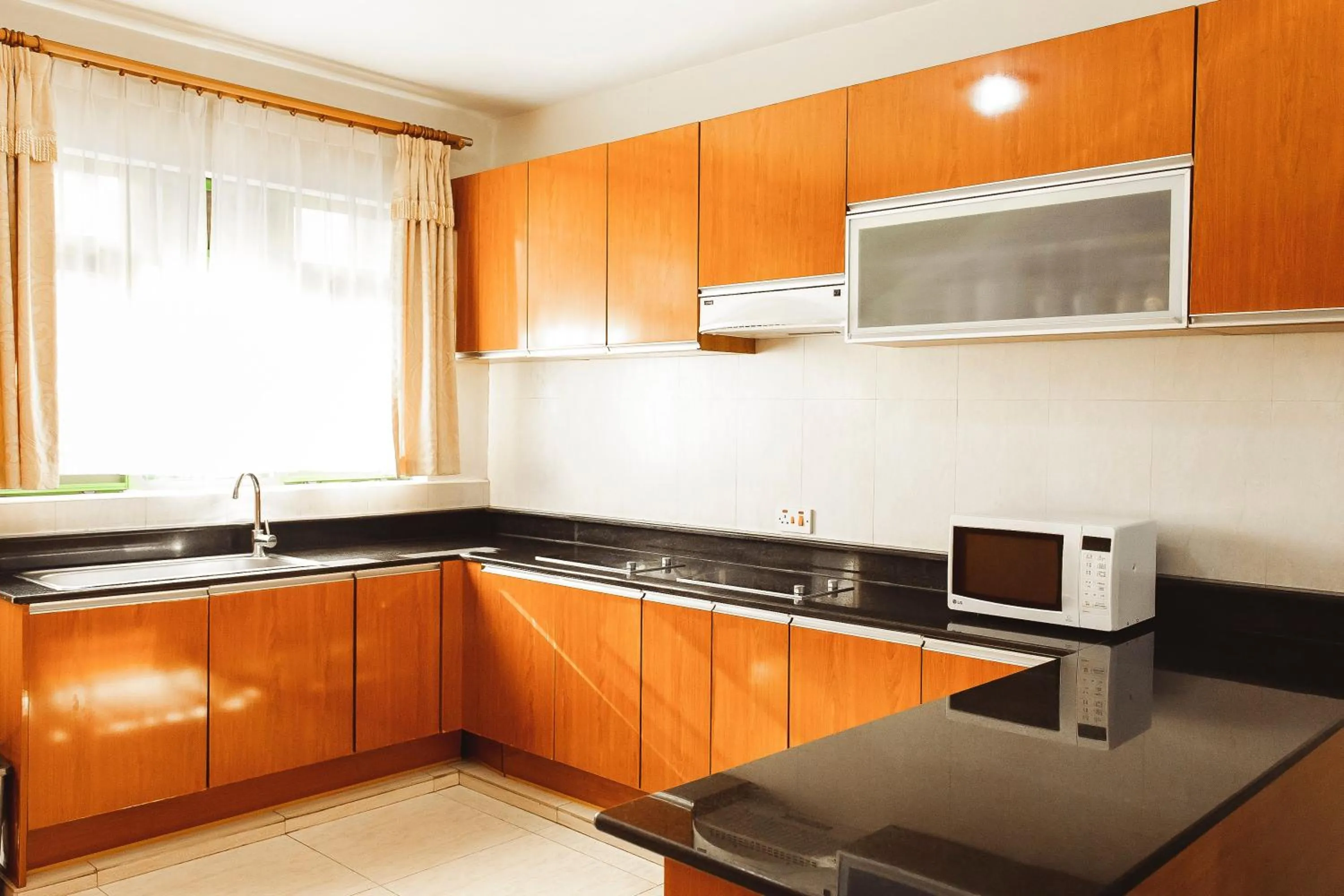 Kitchen or kitchenette in Highlands Suites Hotel and Apartments
