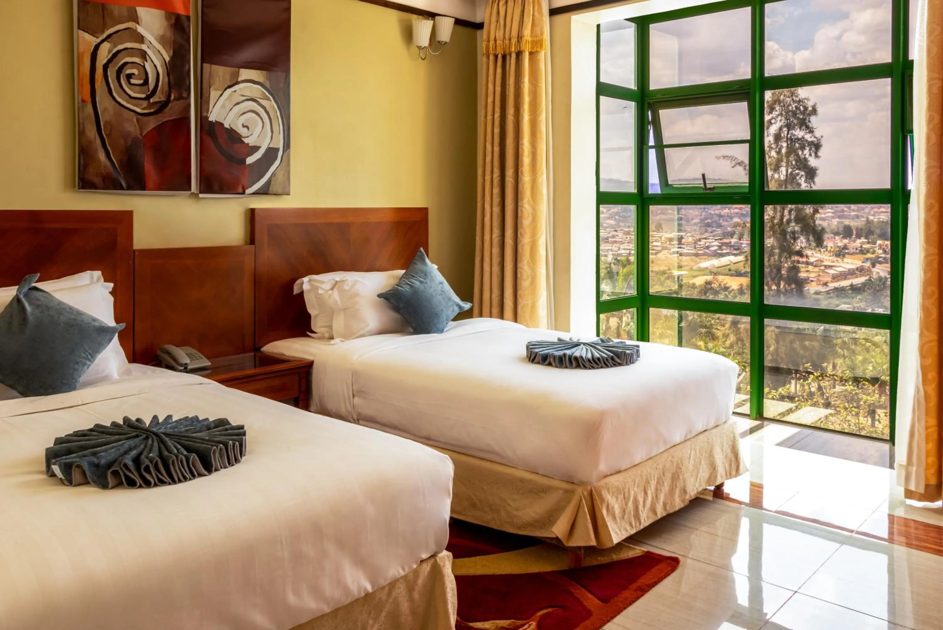 Bed in Highlands Suites Hotel and Apartments