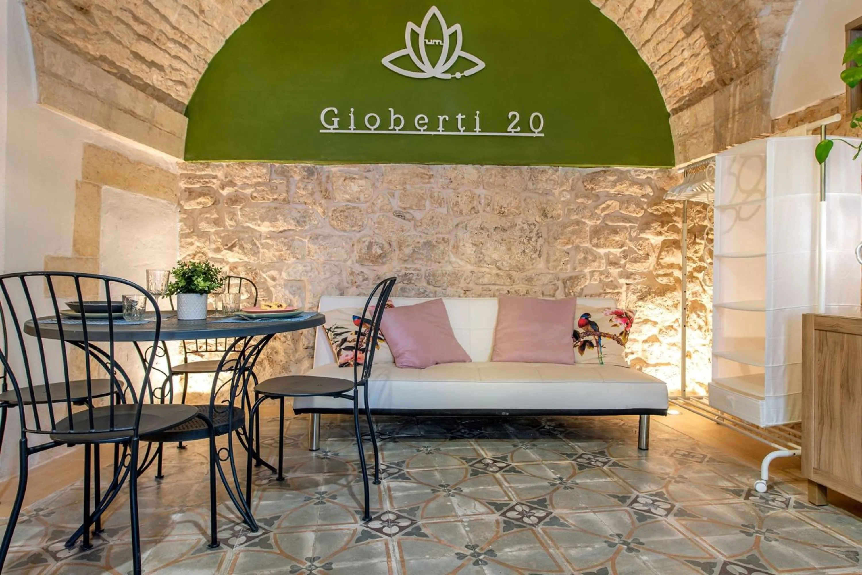 Dining area in Giob Studio In The Centre - Happy Rentals