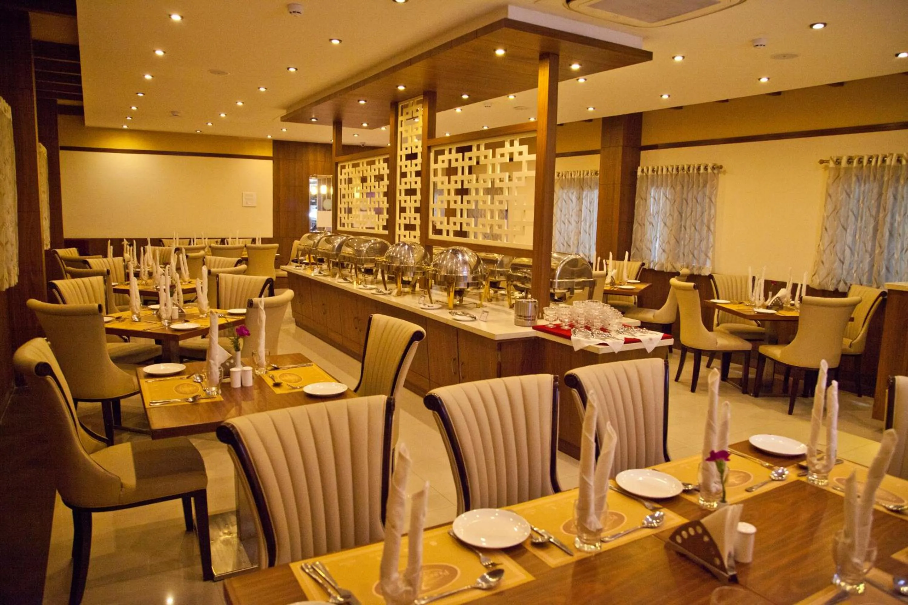 Restaurant/places to eat in Hotel Prince Gardens