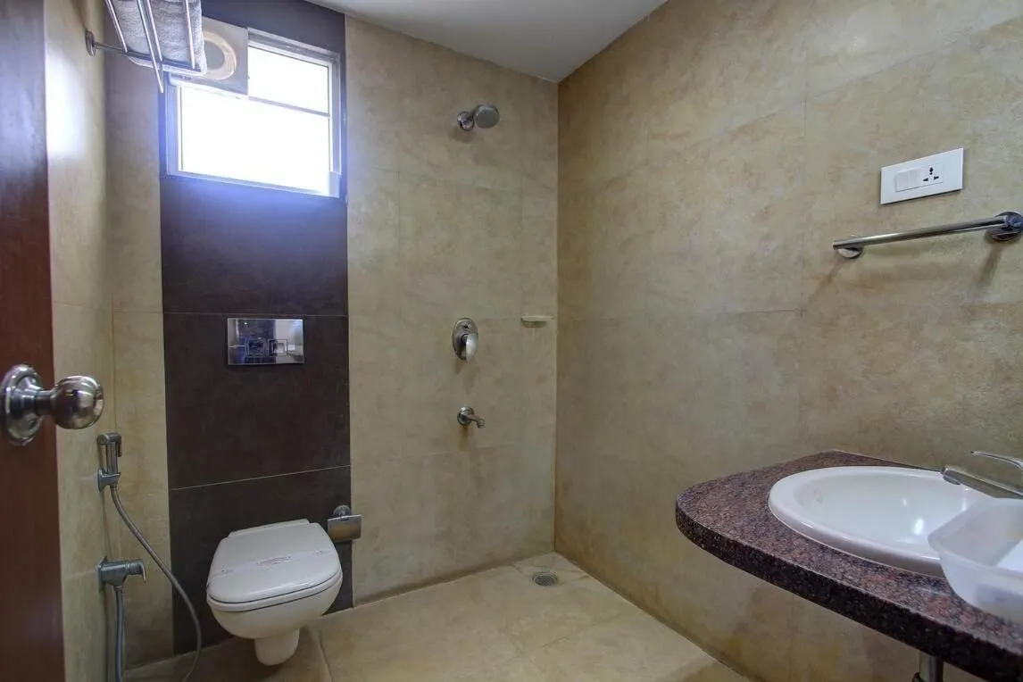 Toilet in Hotel Prince Gardens